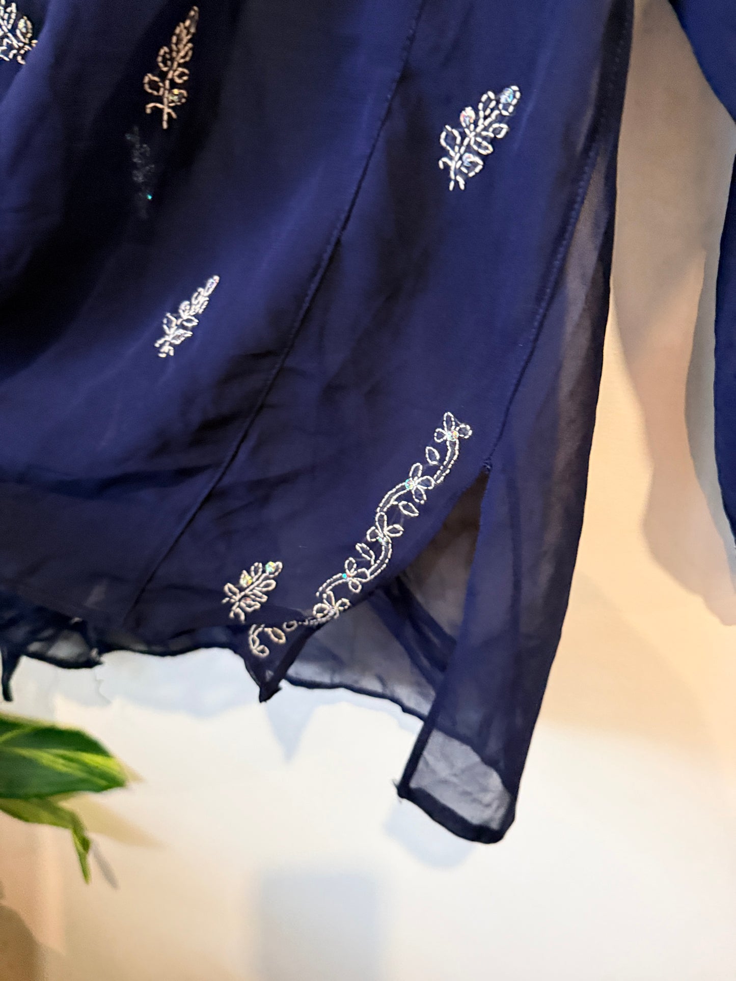 Brand Unknown Embroidered Silk Tunic Top Size U/Arm to U/Arm 52cm