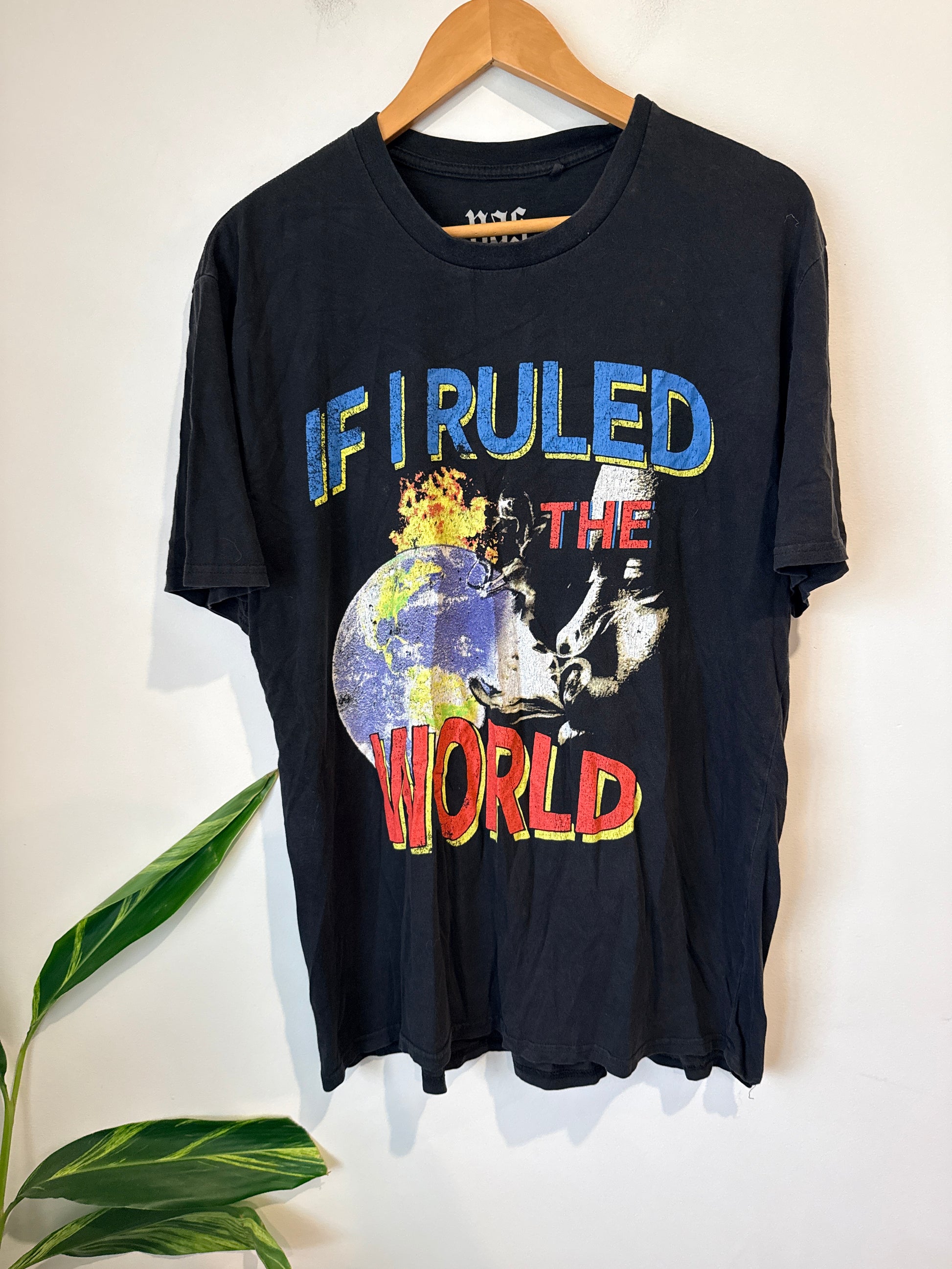 NAS Graphic T-shirt Size L