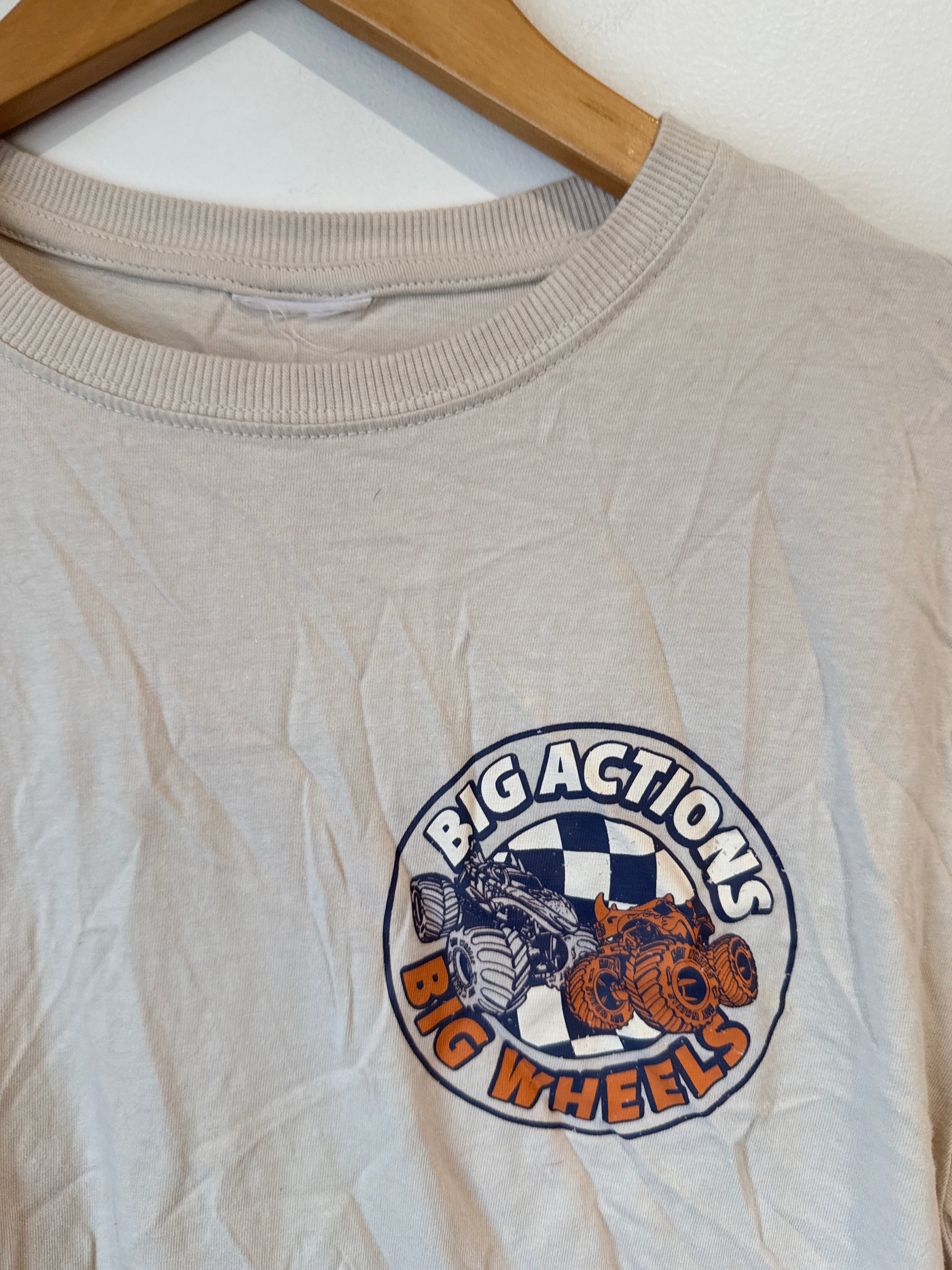 Brand Unknown Graphic T-shirt Size U/Arm to U/Arm 54cm