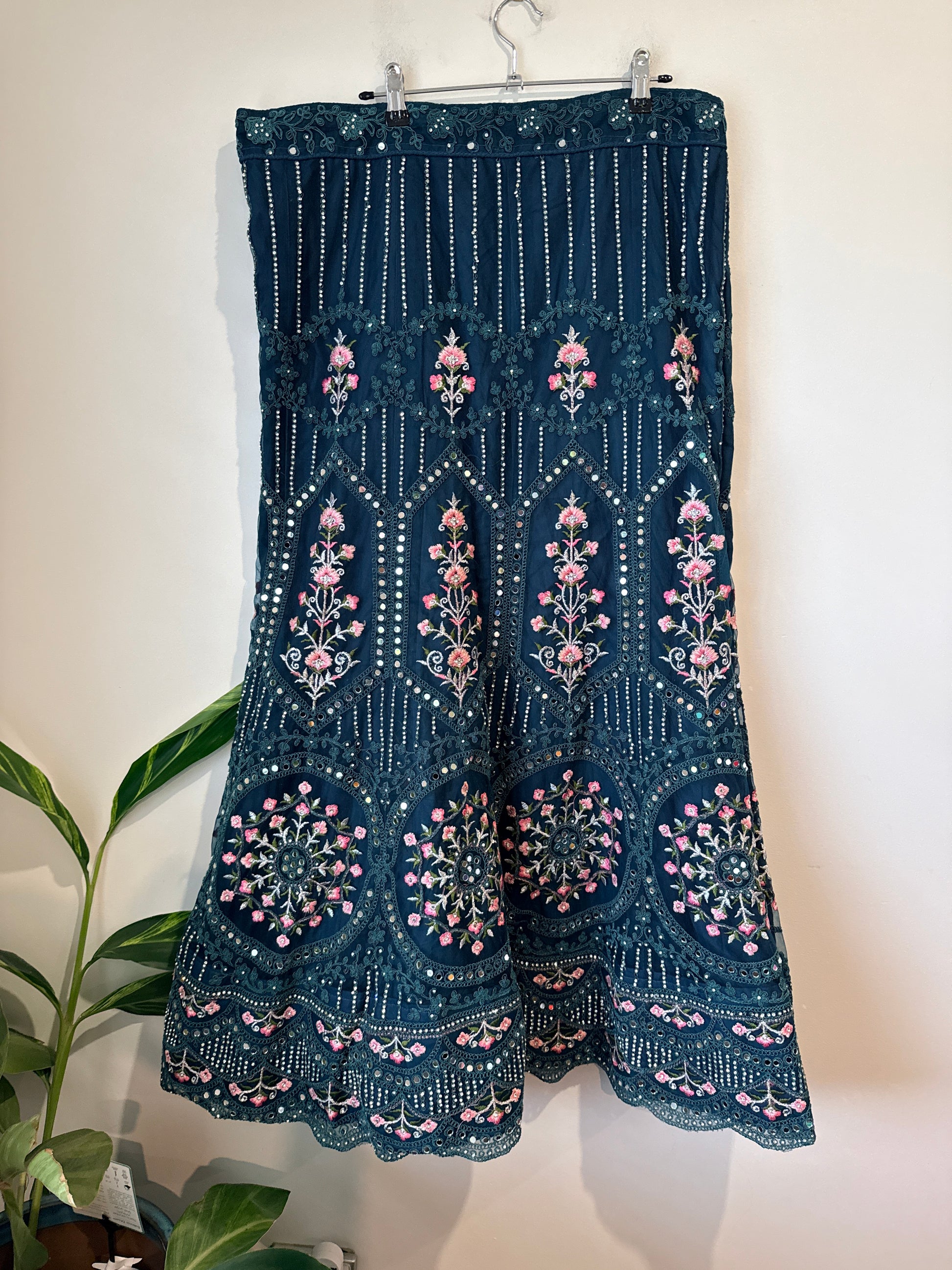 Brand Unknown Embroidered Lehenga Skirt Size Waist 98cm