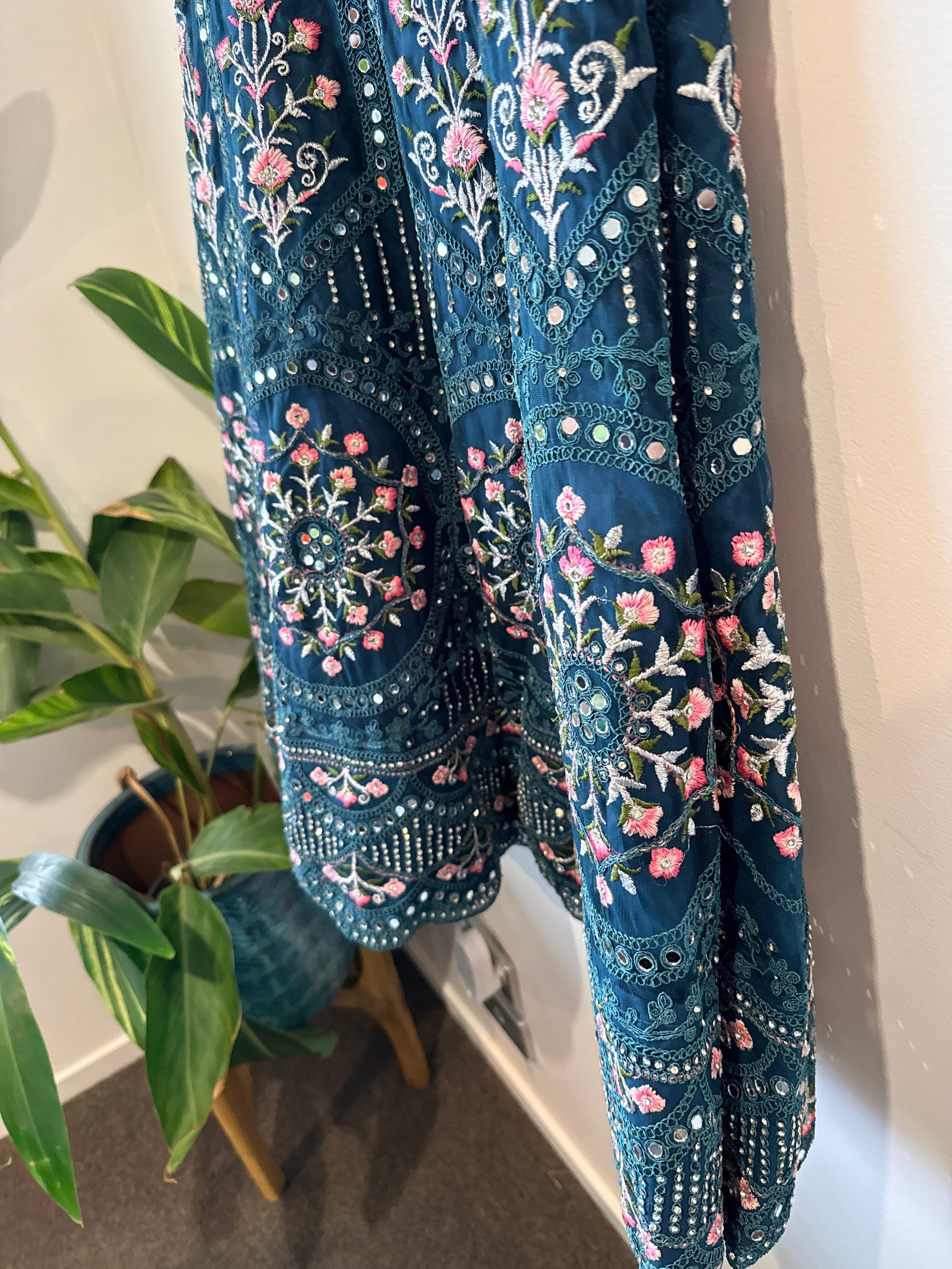 Brand Unknown Embroidered Lehenga Skirt Size Waist 98cm