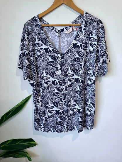Millers V-neck Floral Top Size 18