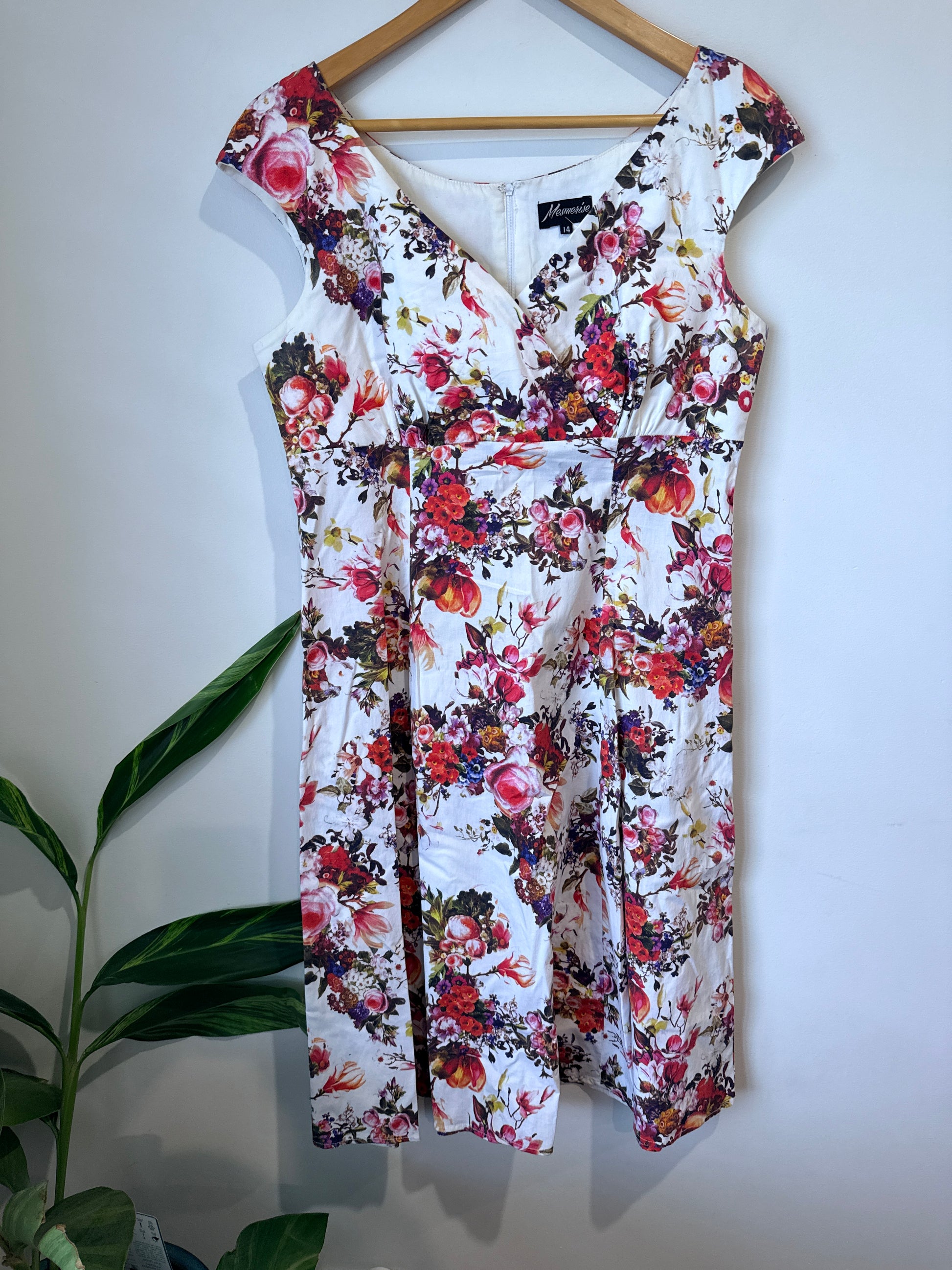 Mesmerise Floral Sheath Dress Size 14