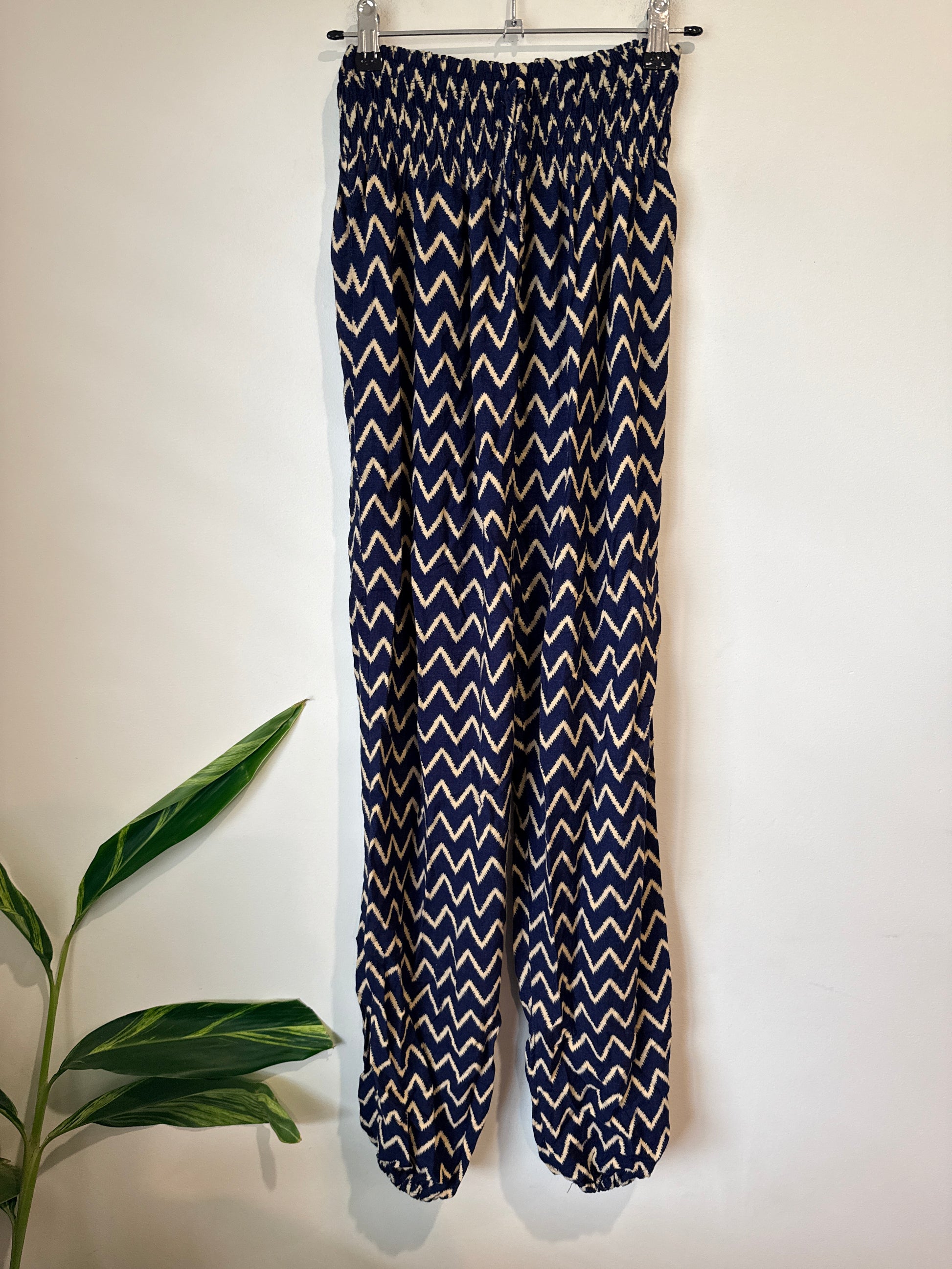 Brand Unknown Wide-leg Chevron Print Pants Size Waist 54cm