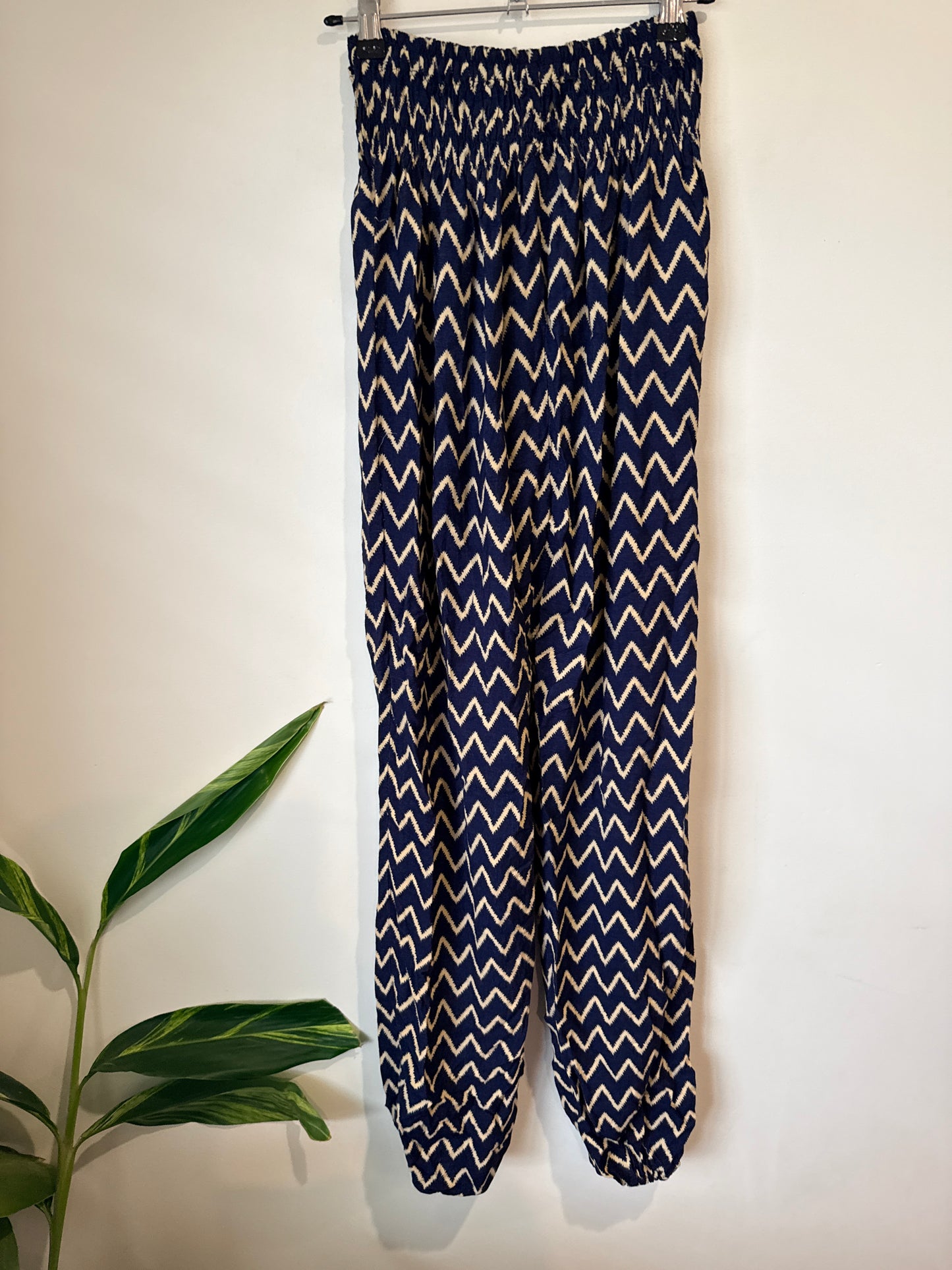 Brand Unknown Wide-leg Chevron Print Pants Size Waist 54cm