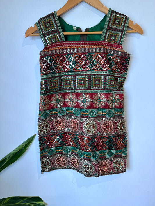 Brand Unknown Embroidered Sleeveless Top Size U/Arm to U/Arm 41cm