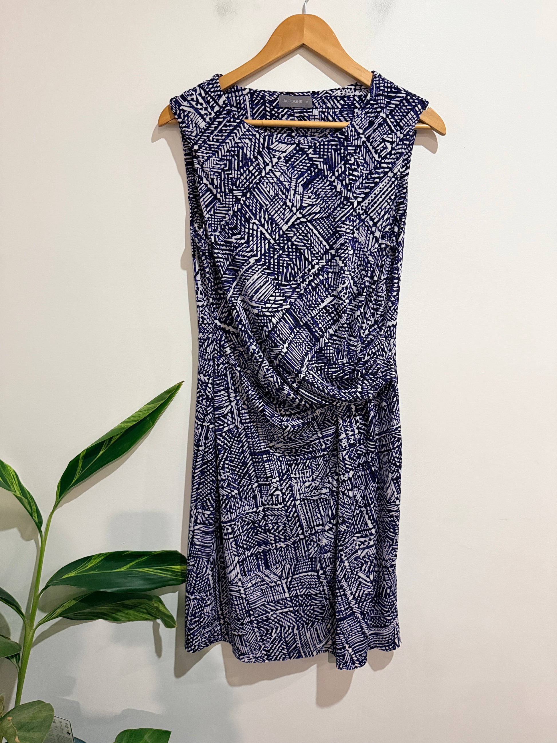 Jacqui.e Knee-length Wrap Dress Size M