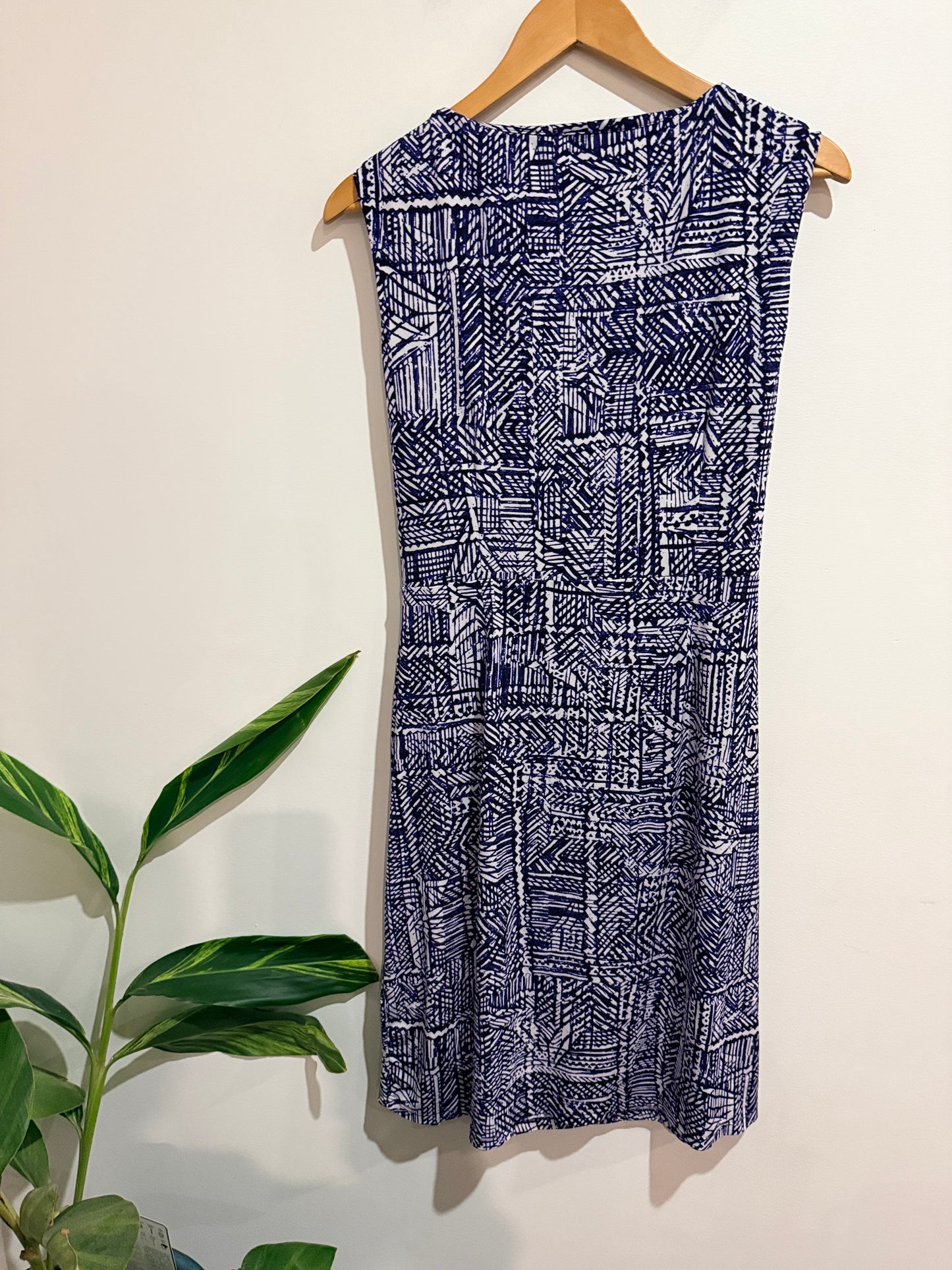 Jacqui.e Knee-length Wrap Dress Size M