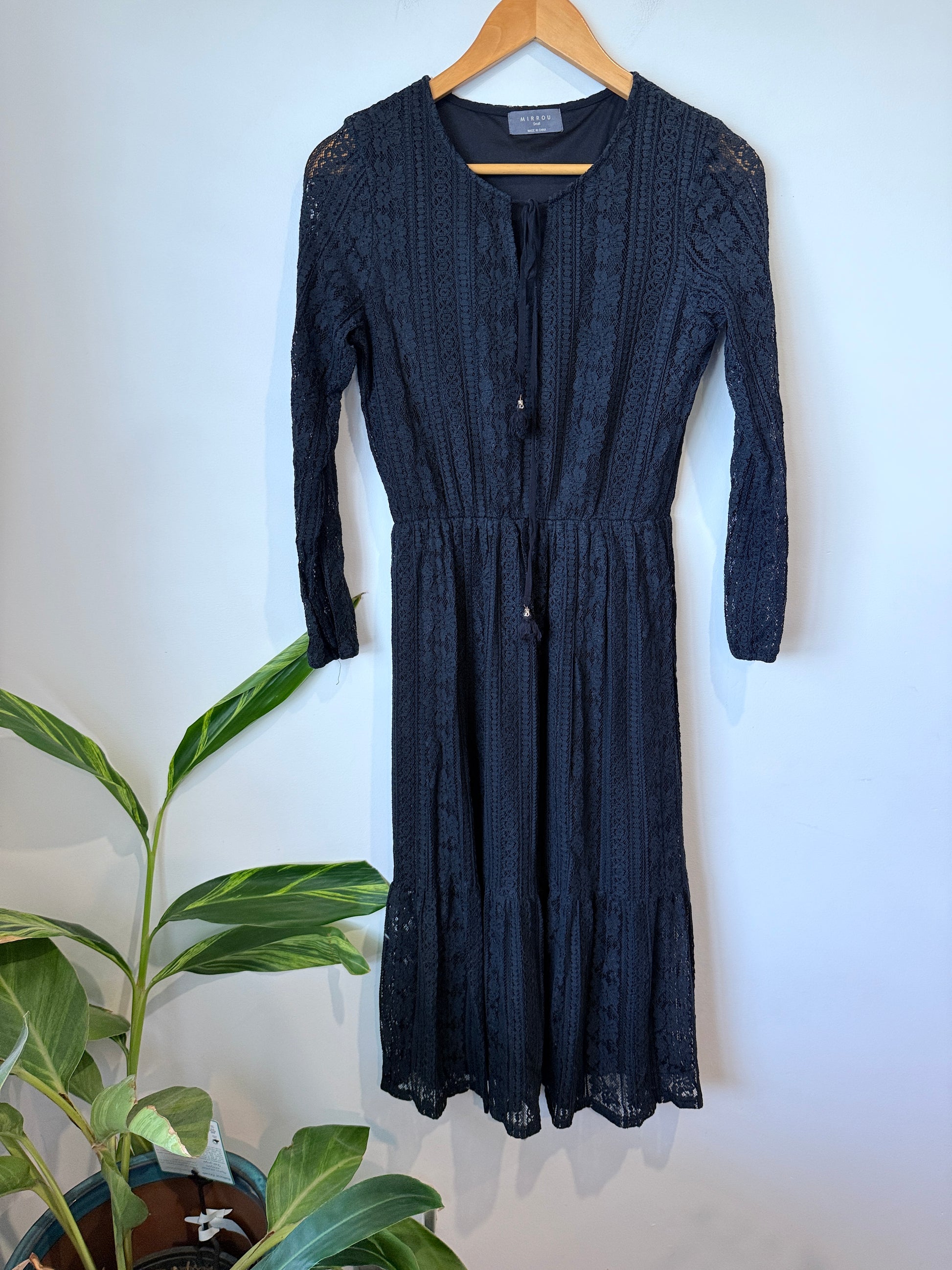 Mirrou Lace Midi Dress Size Small