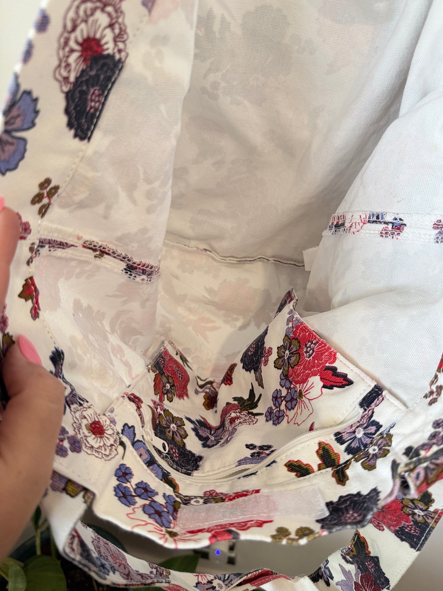 Roxy Floral Canvas Tote Bag – White Multi