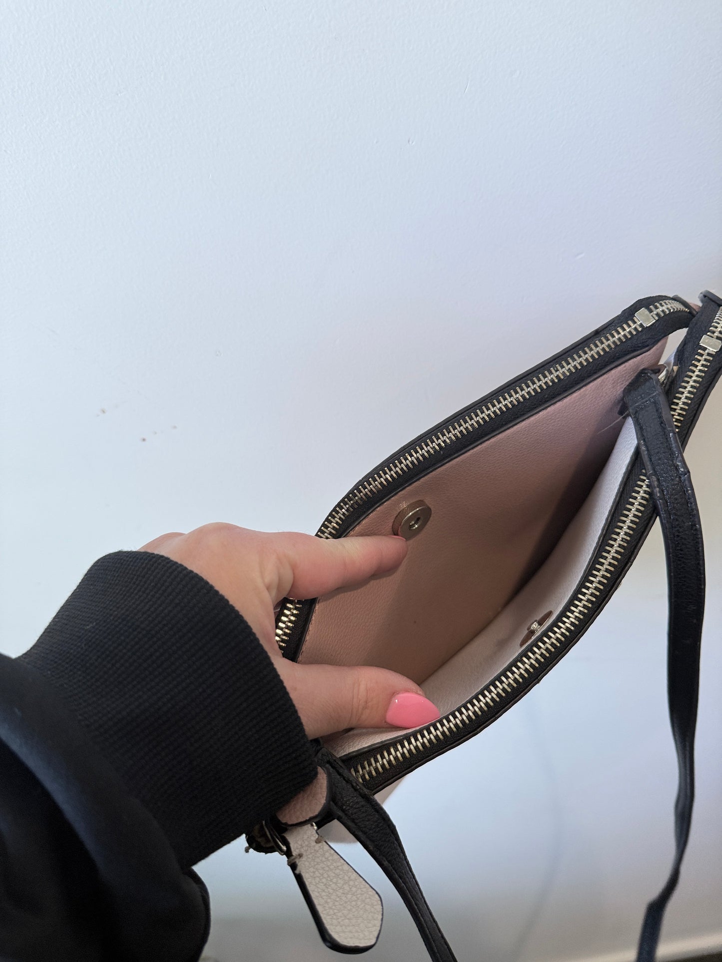 Guess White & Black Crossbody Bag Small