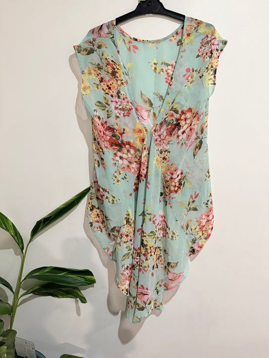 Paper Scissors Light Floral Top Size 10