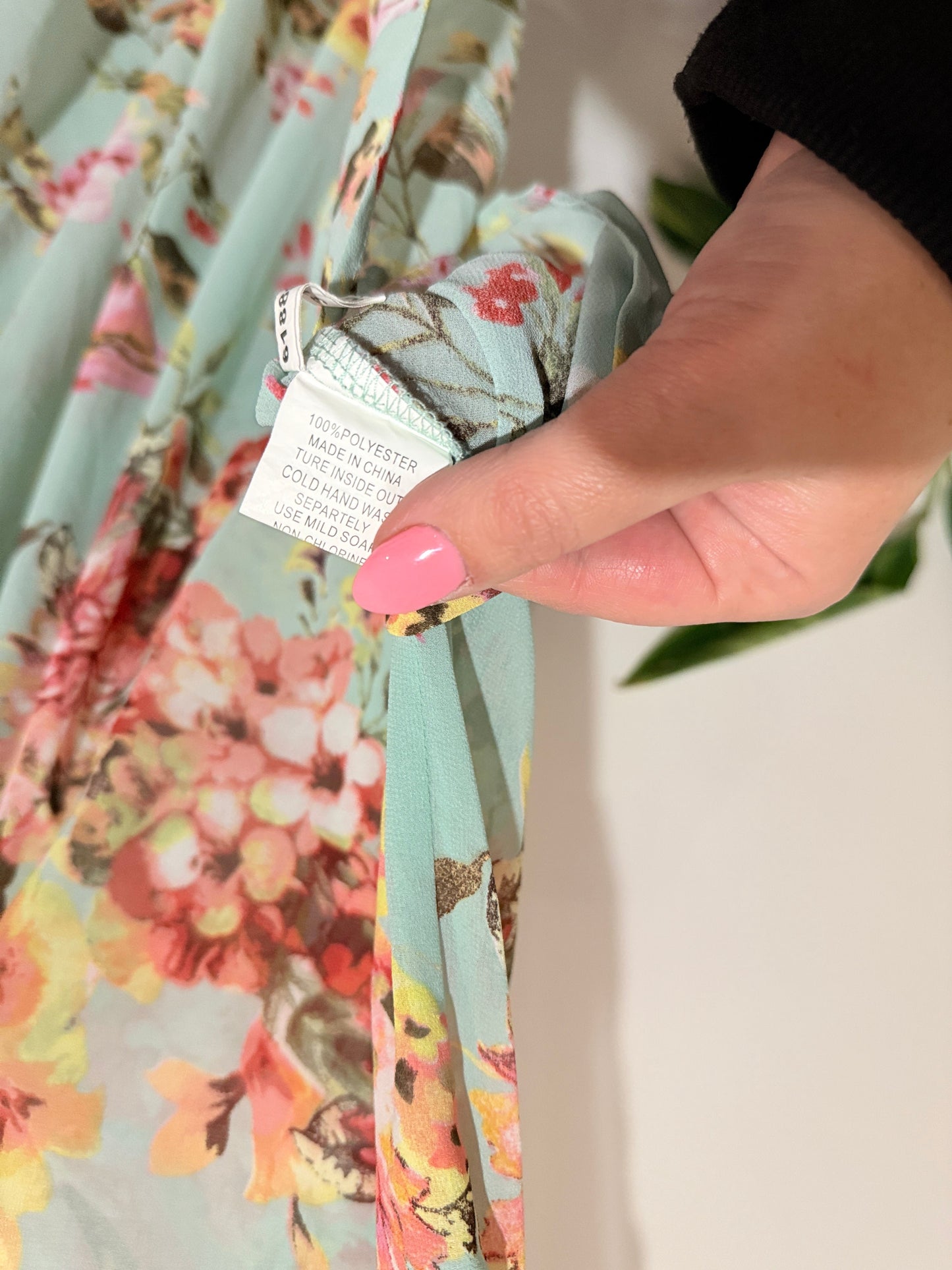 Paper Scissors Light Floral Top Size 10