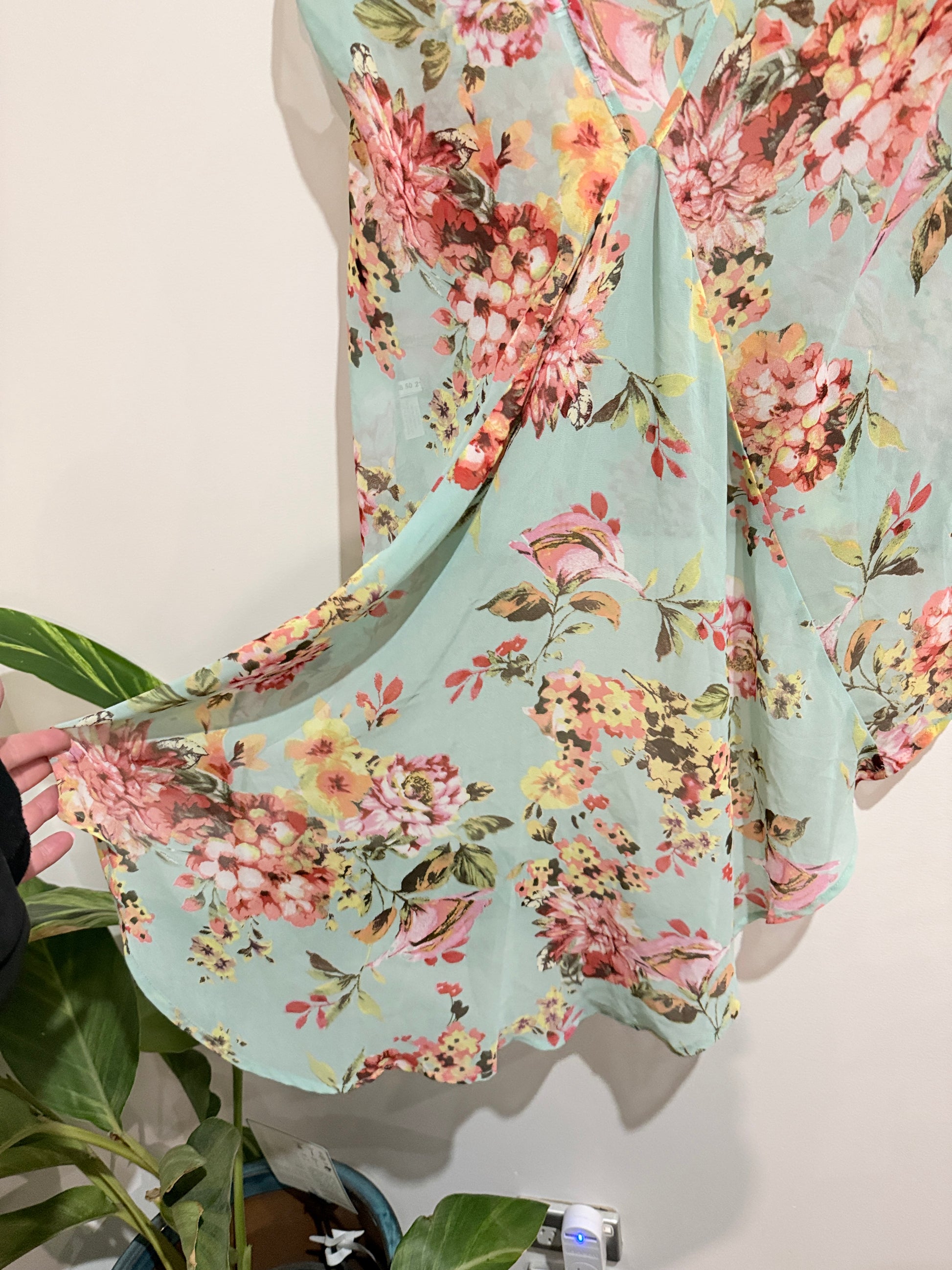 Paper Scissors Light Floral Top Size 10