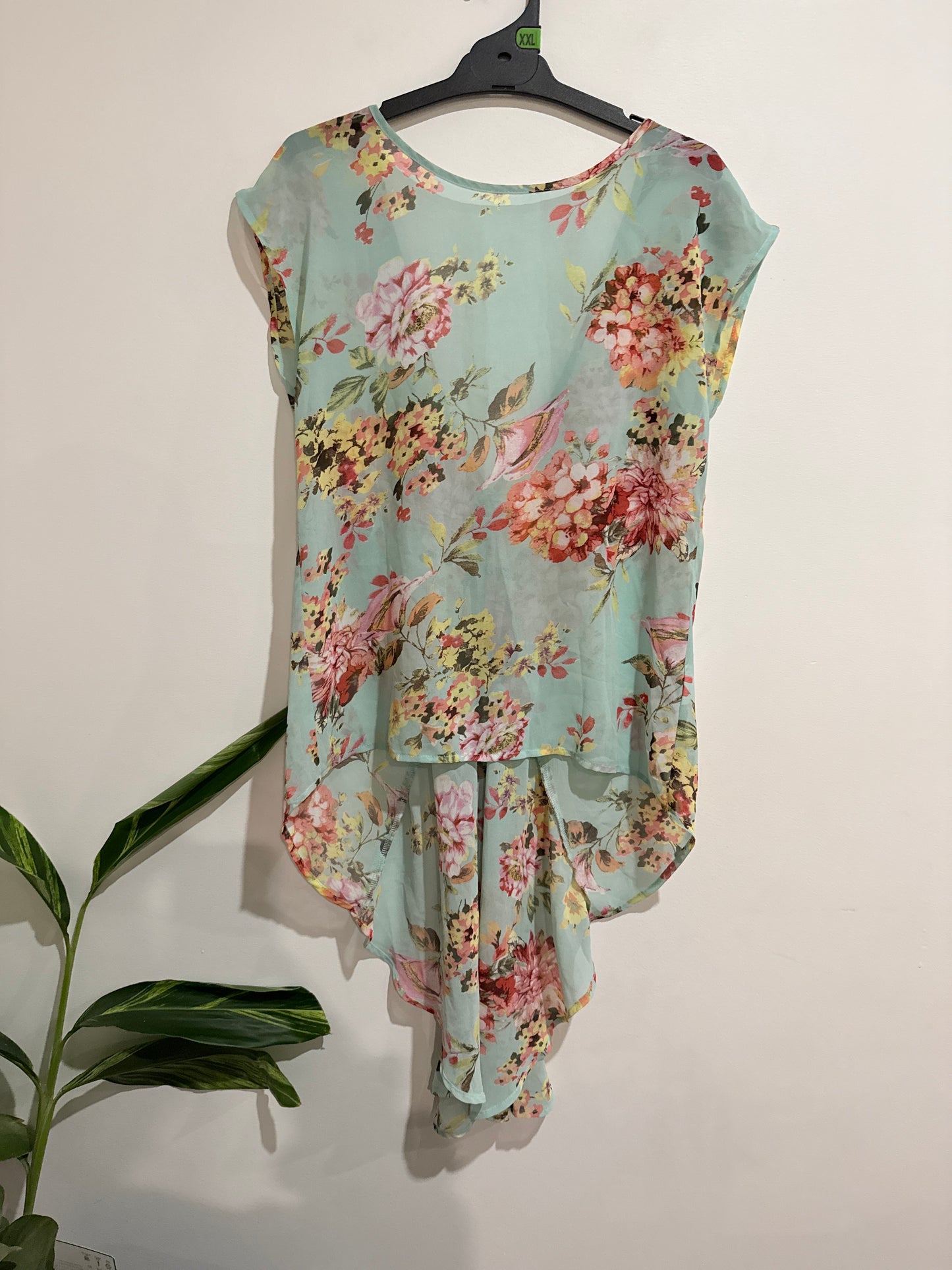 Paper Scissors Light Floral Top Size 10