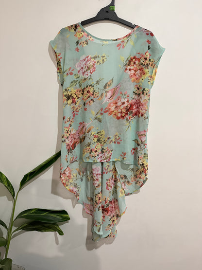 Paper Scissors Light Floral Top Size 10