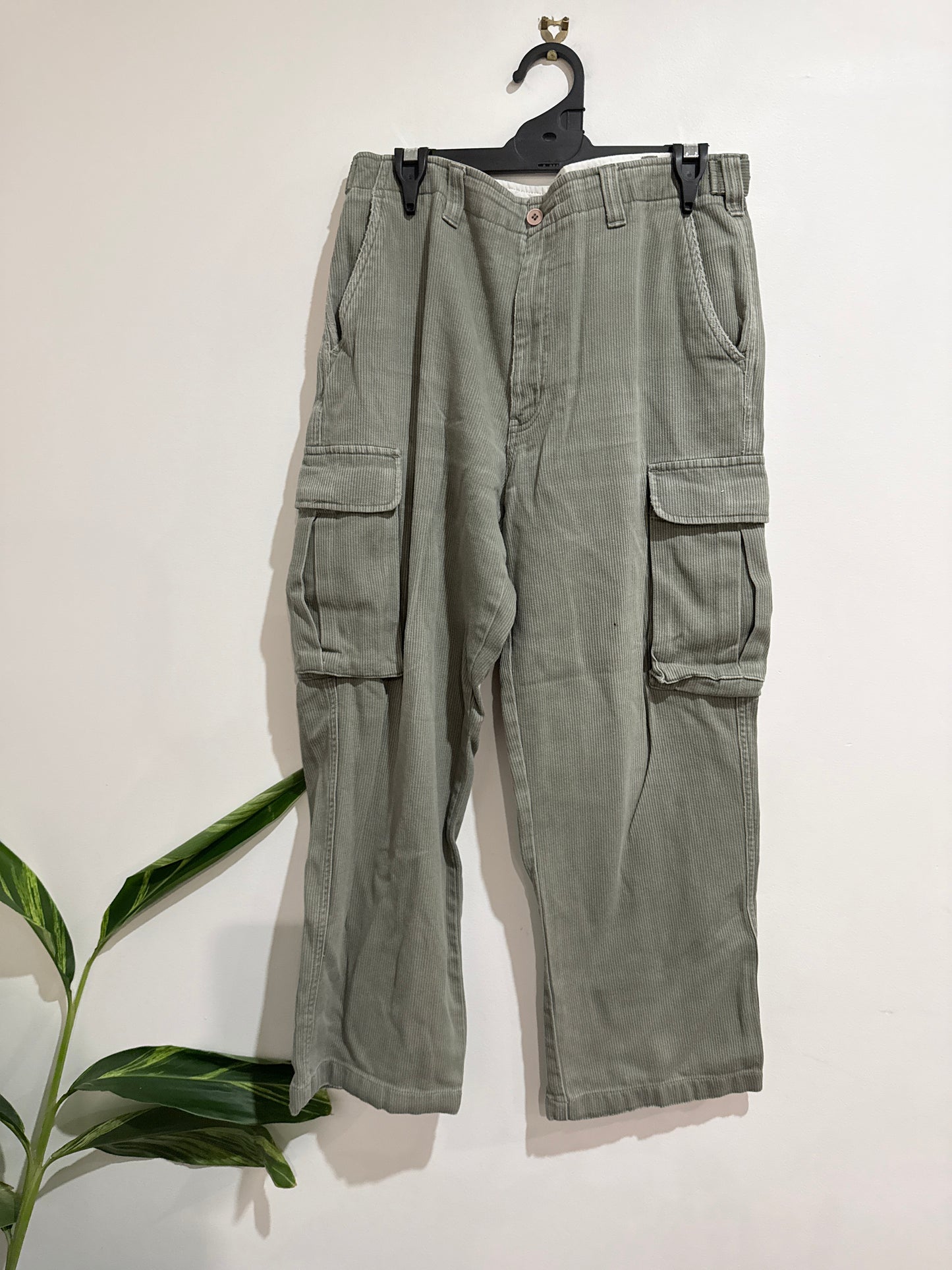 Giordano Corduroy Cargo Pants Size W-31 | L-33 | Waist 86cm