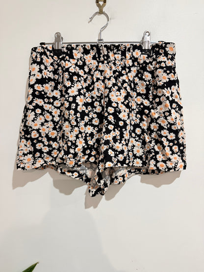Brand Unknown Floral Print High-waisted Shorts Size 7/20 | Waist 72cm