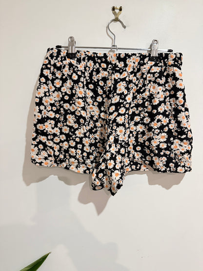 Brand Unknown Floral Print High-waisted Shorts Size 7/20 | Waist 72cm