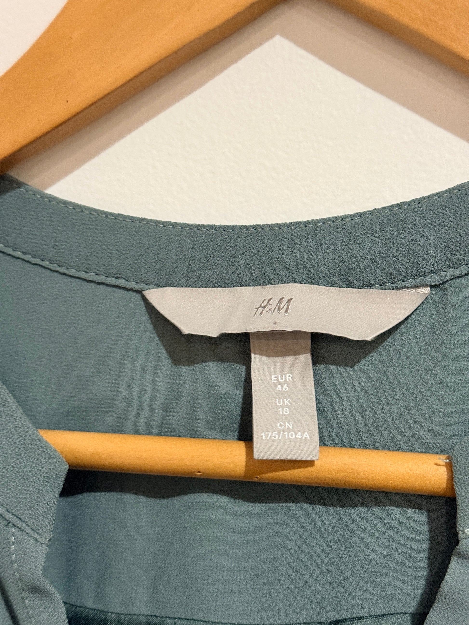 H & M Flutter-sleeve Drawstring Dress Size 16