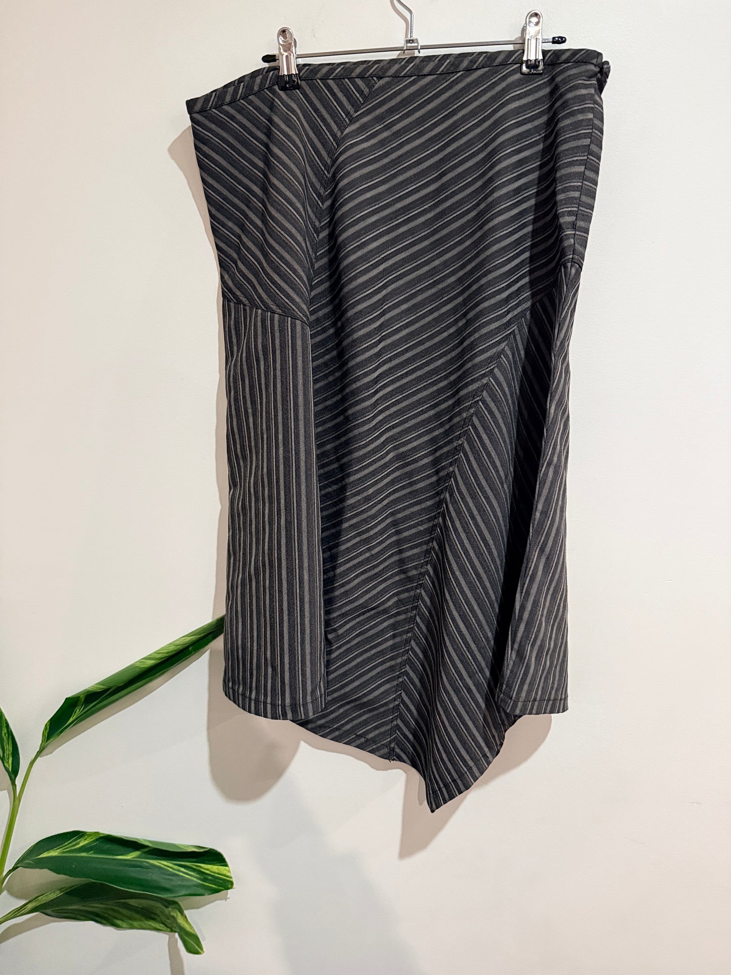 Meme (NZ Made) Asymmetrical Pinstripe Skirt Size 14 | Waist 90cm