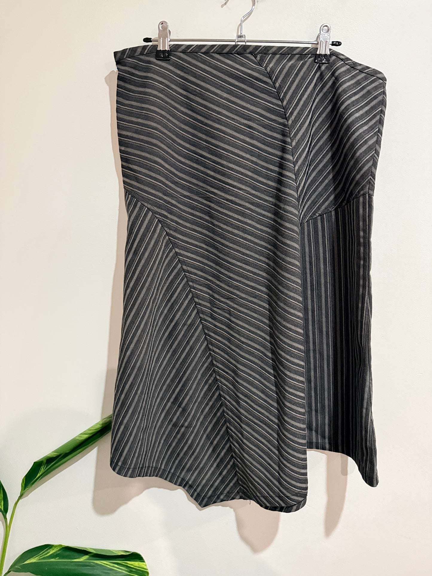 Meme (NZ Made) Asymmetrical Pinstripe Skirt Size 14 | Waist 90cm