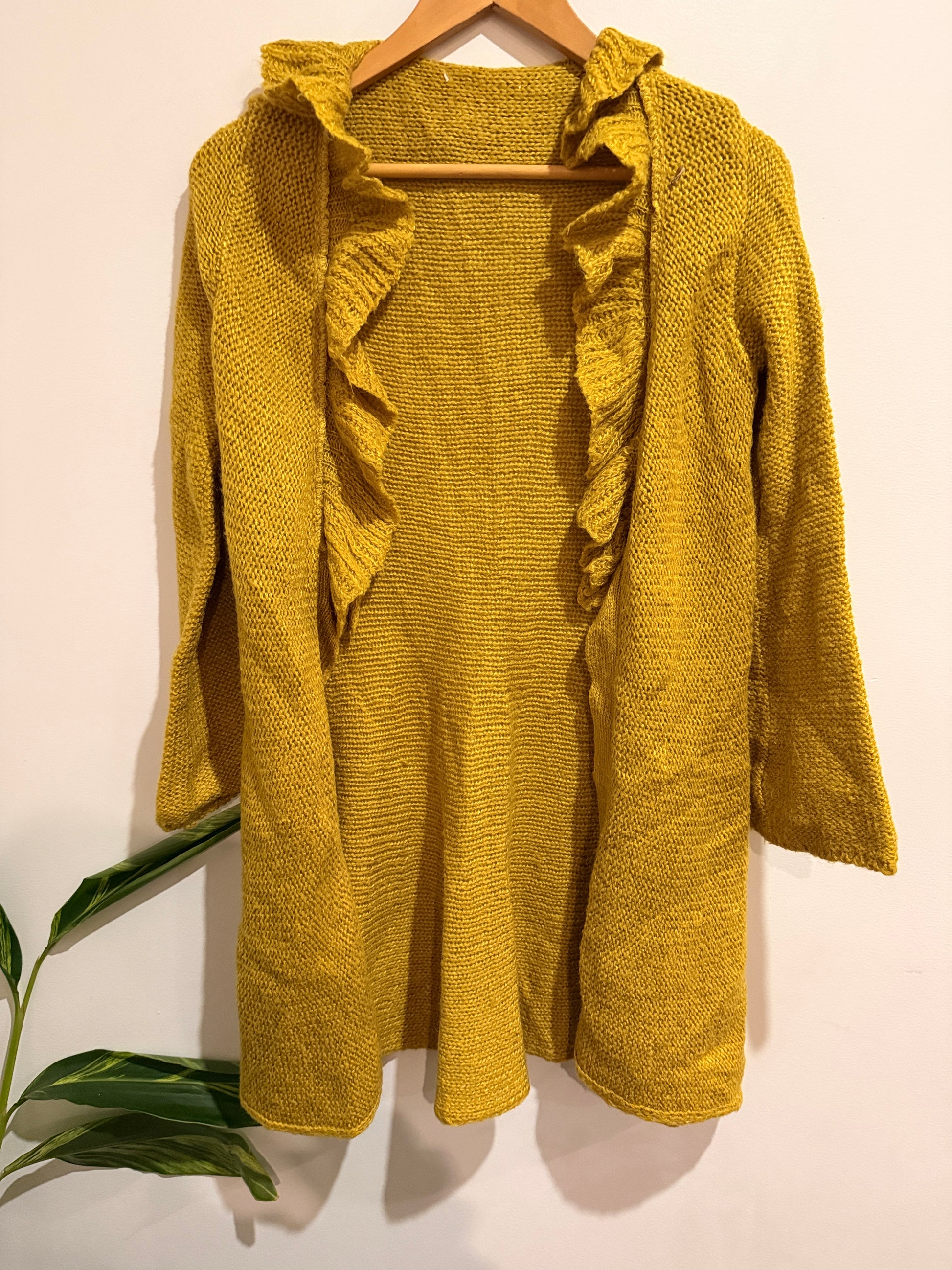 Brand Unknown Ruffle Trim Knit Cardigan Size U/Arm to U/Arm 42cm