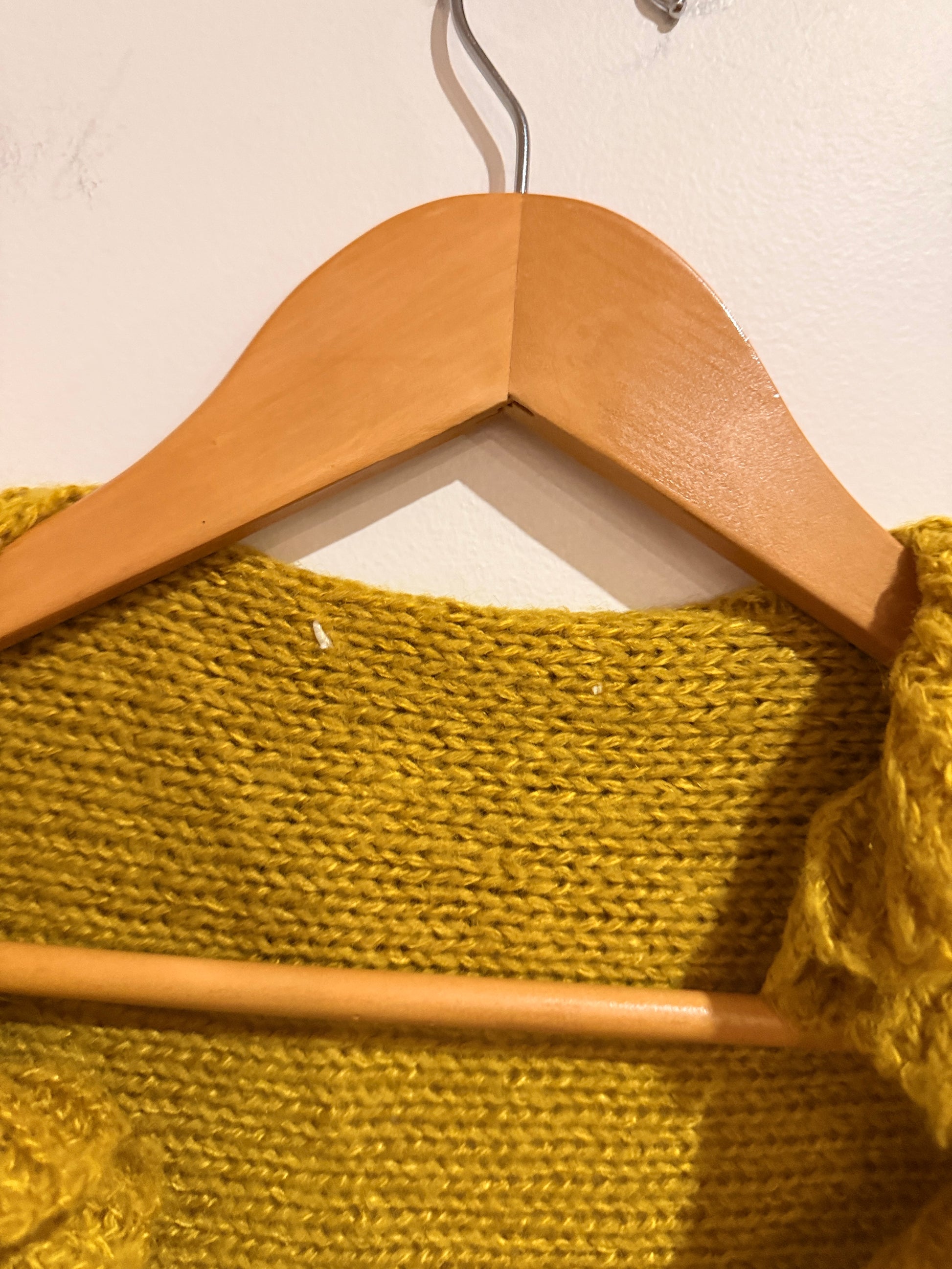 Brand Unknown Ruffle Trim Knit Cardigan Size U/Arm to U/Arm 42cm