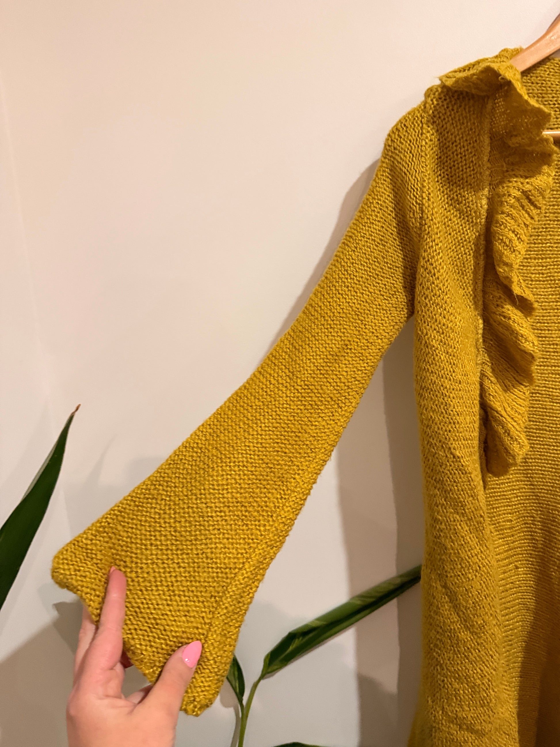 Brand Unknown Ruffle Trim Knit Cardigan Size U/Arm to U/Arm 42cm