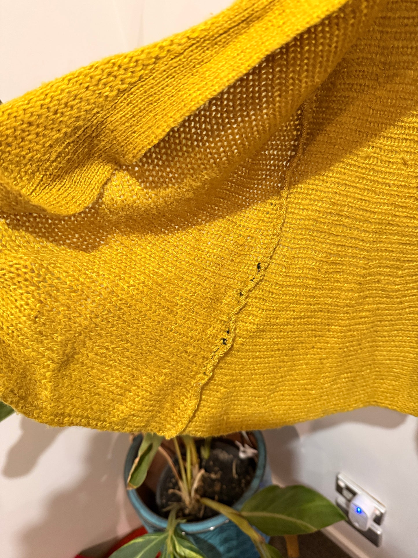 Brand Unknown Ruffle Trim Knit Cardigan Size U/Arm to U/Arm 42cm