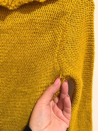 Brand Unknown Ruffle Trim Knit Cardigan Size U/Arm to U/Arm 42cm