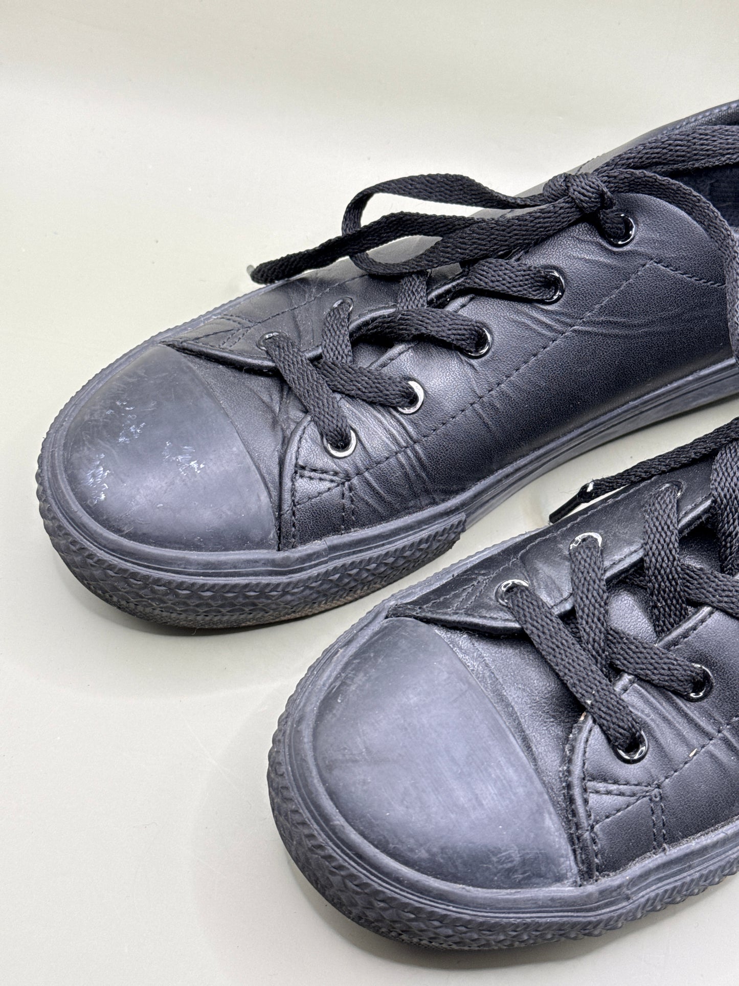 Pulp Black Lace-Up Casual Sneakers – Size 7