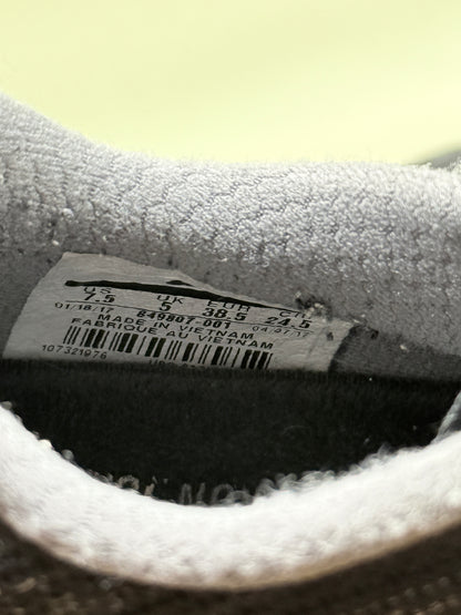 Nike Metcon Training Shoes – Women's US 7.5 / EU 38.5