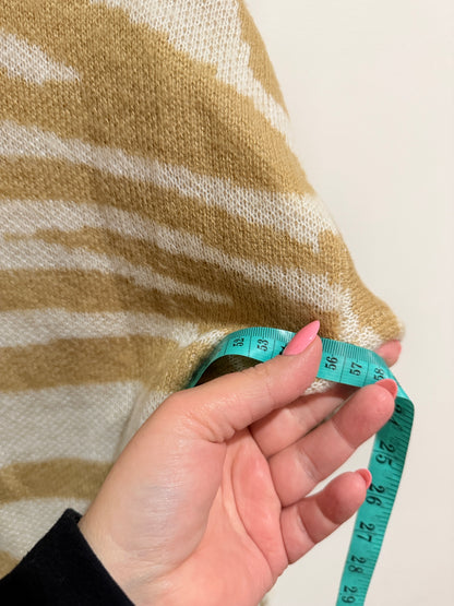 Brand Unknown Zebra Striped Sweater Size U/Arm to U/Arm 57cm