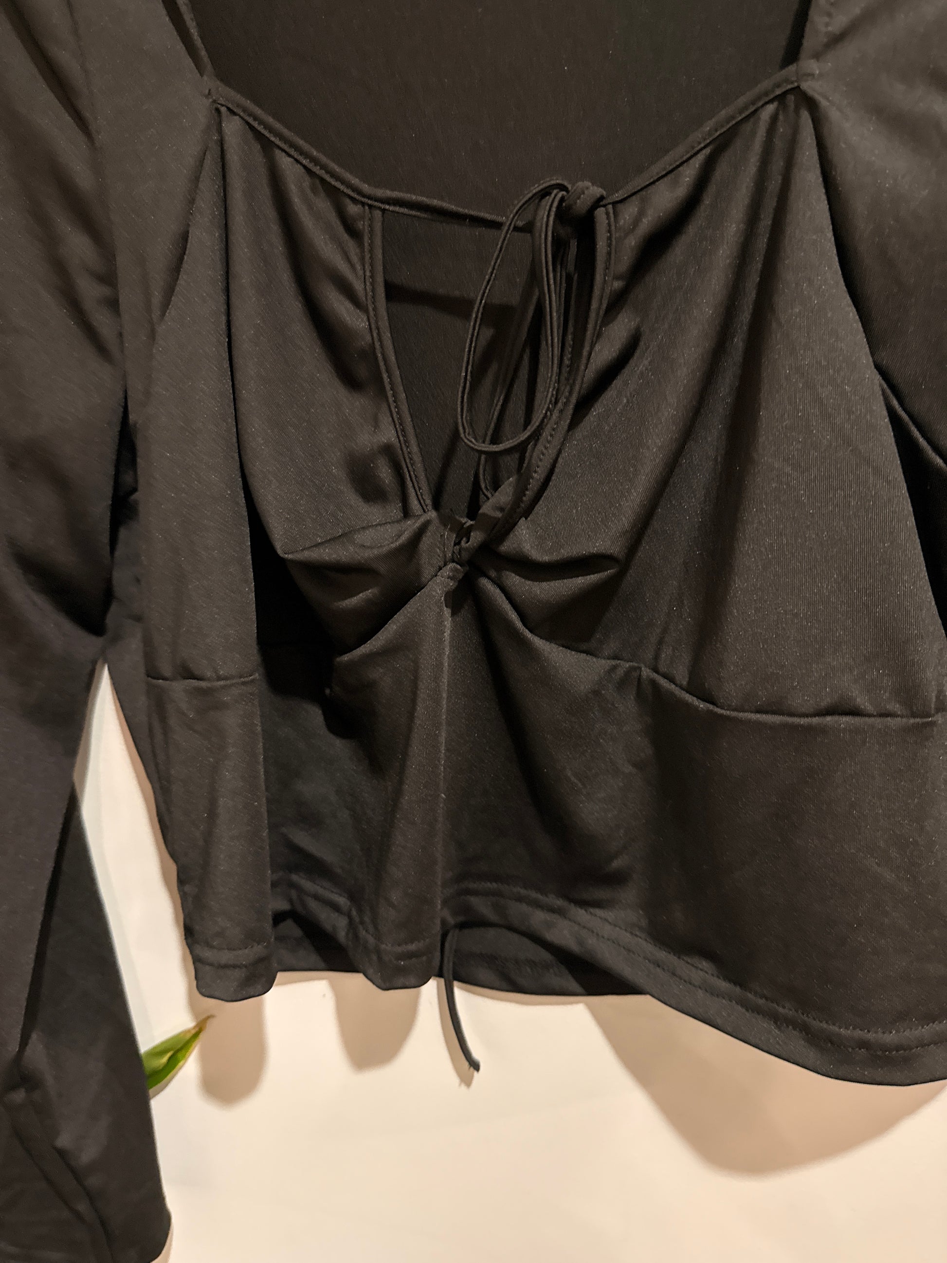 Brand Unknown Cropped Cut-out Top Size U/Arm to U/Arm 50cm