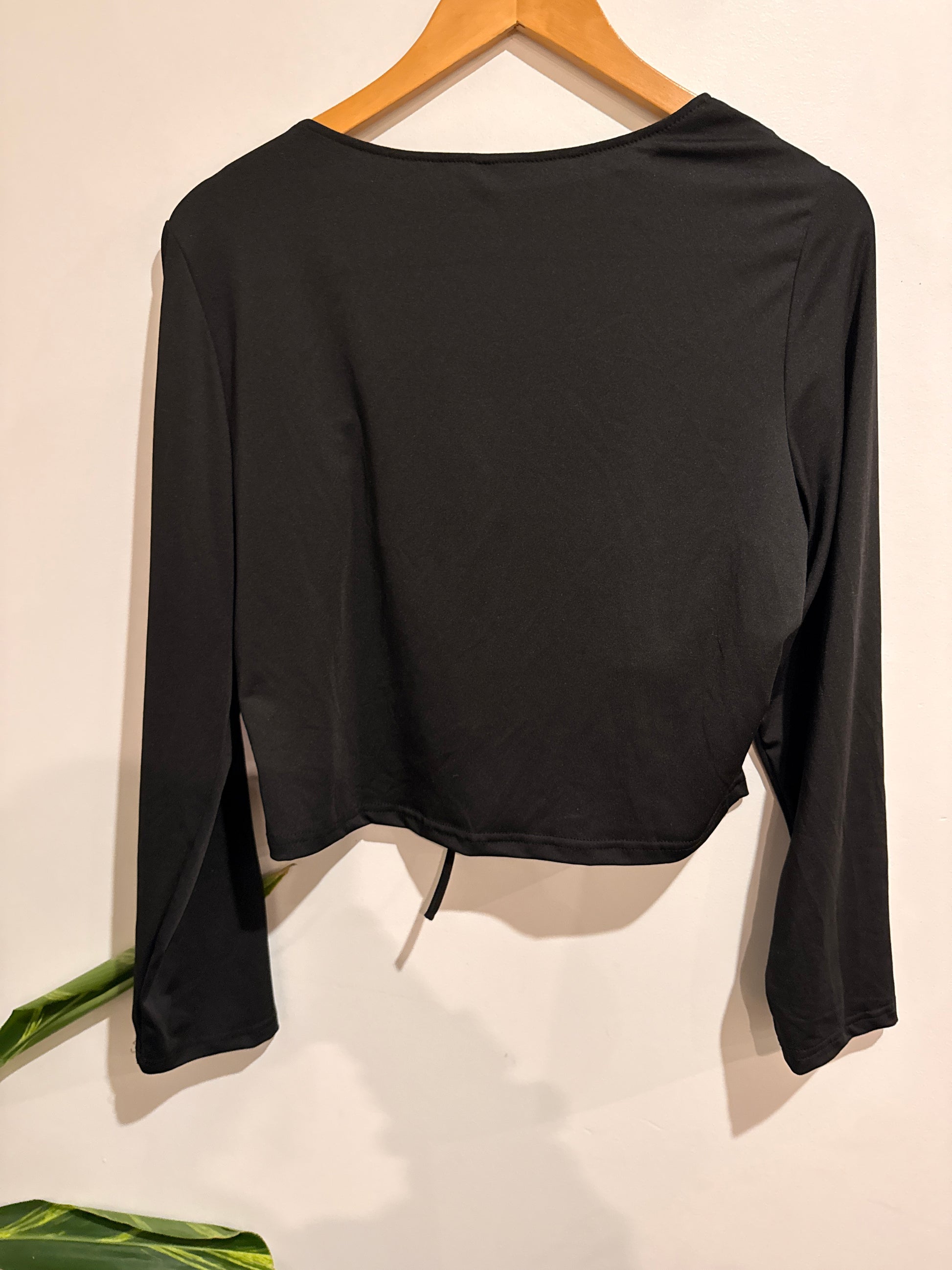 Brand Unknown Cropped Cut-out Top Size U/Arm to U/Arm 50cm