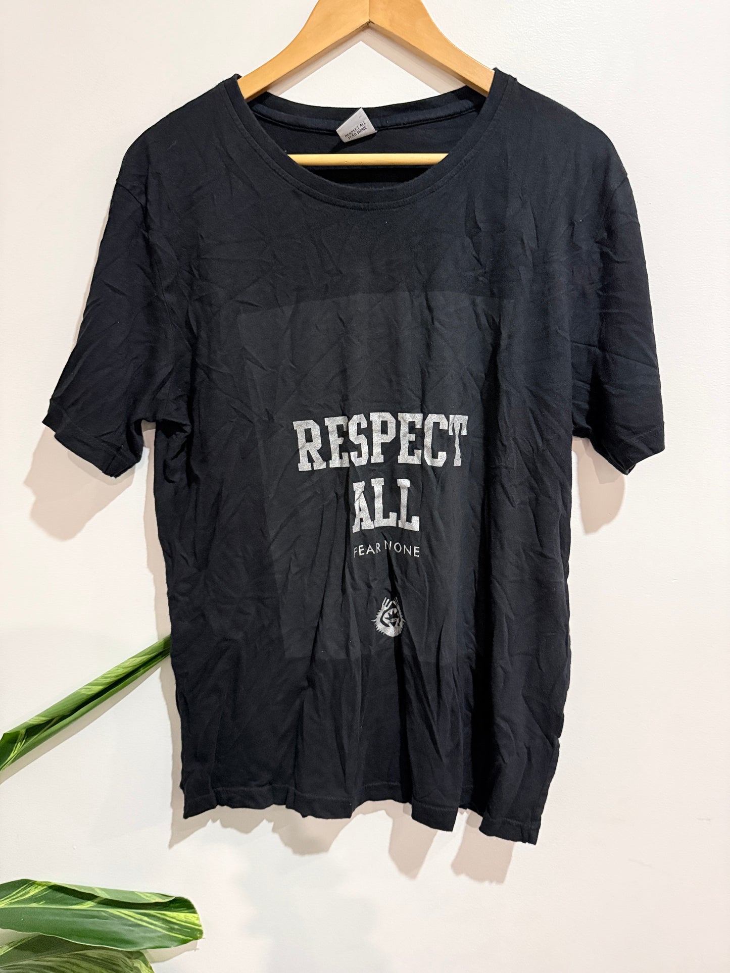 QAQA Graphic T-shirt Size L