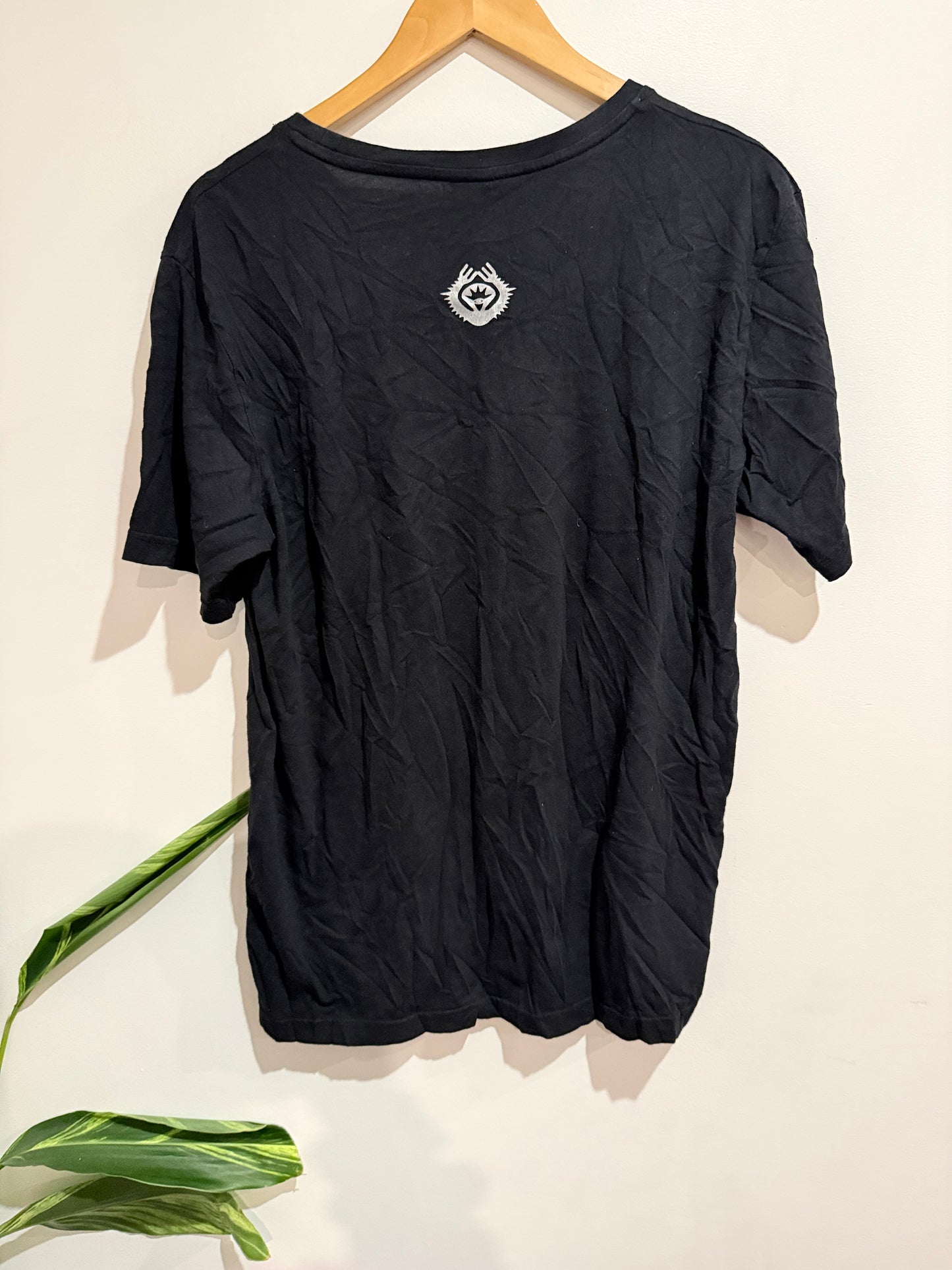 QAQA Graphic T-shirt Size L
