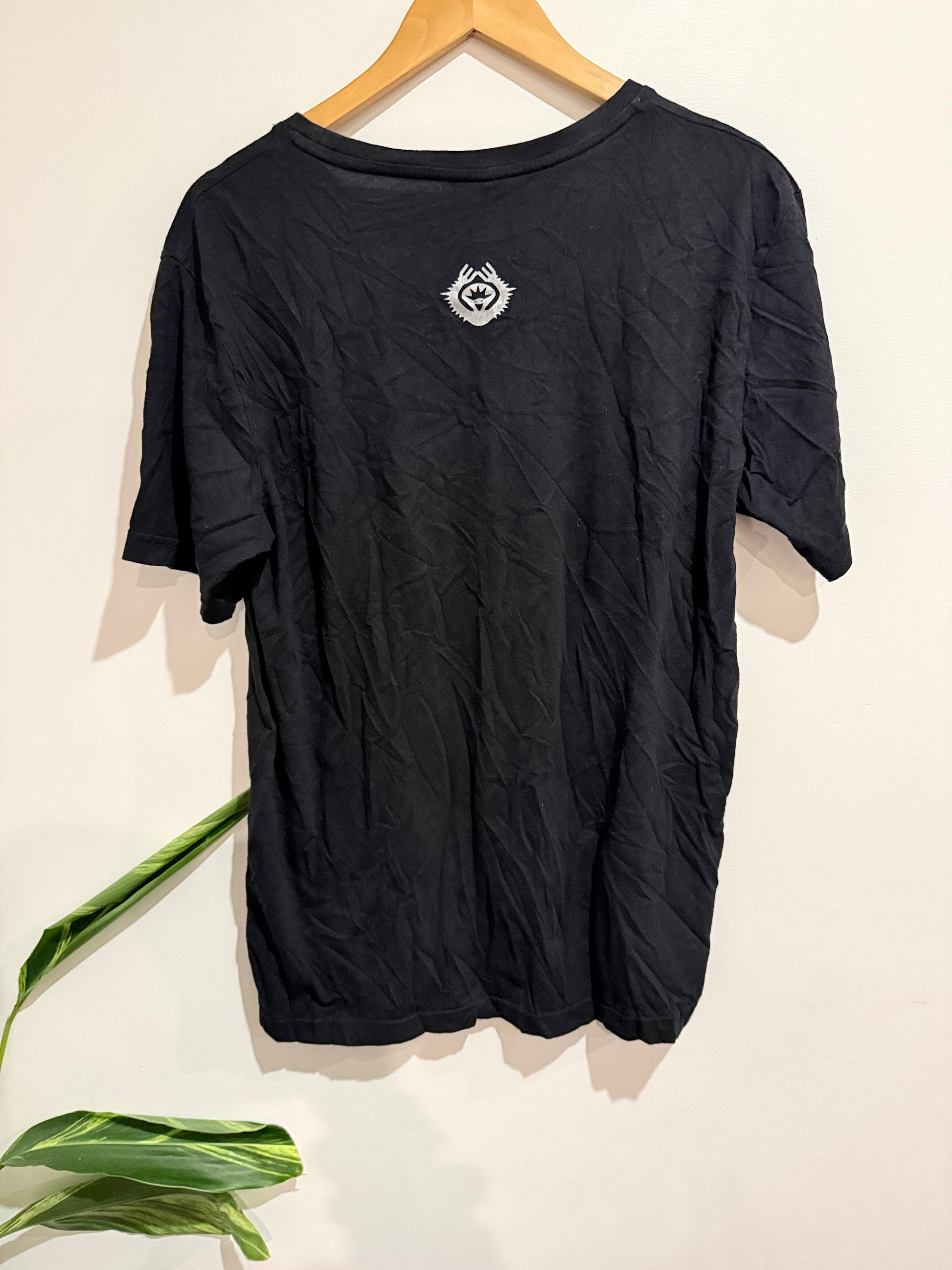 QAQA Graphic T-shirt Size L