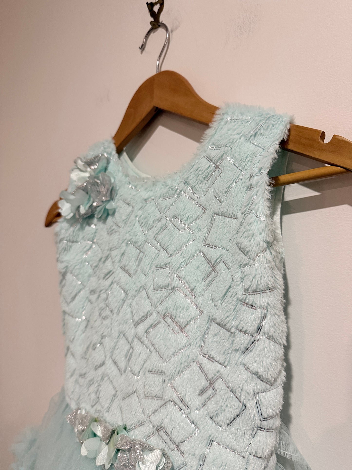 Data Children's Party Dress Size U/Arm to U/Arm 35cm
