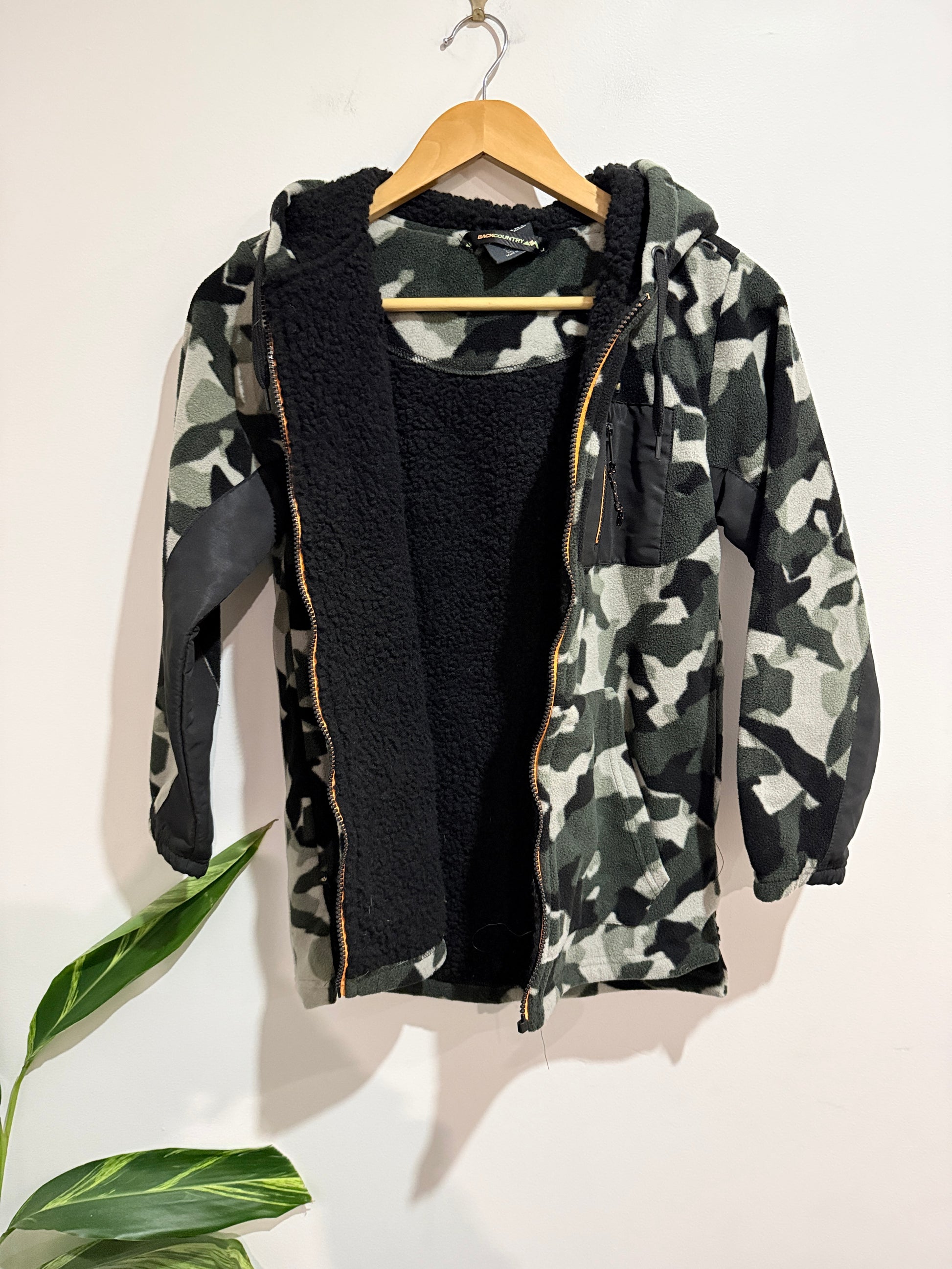 Back Country (NZ Designed) Zip-up Hoodie Size 12