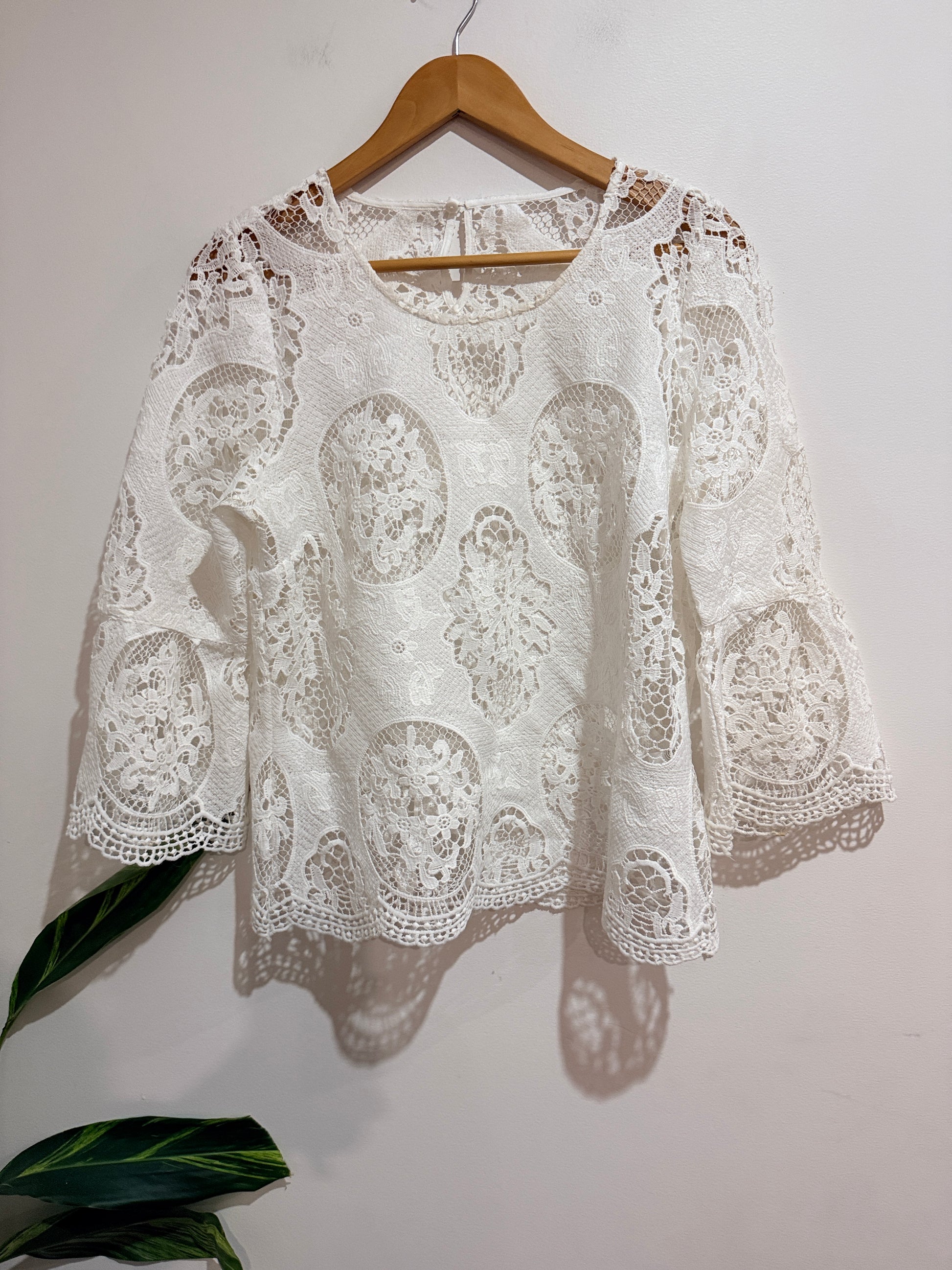Whistle Lace Top Size U/Arm to U/Arm 48cm