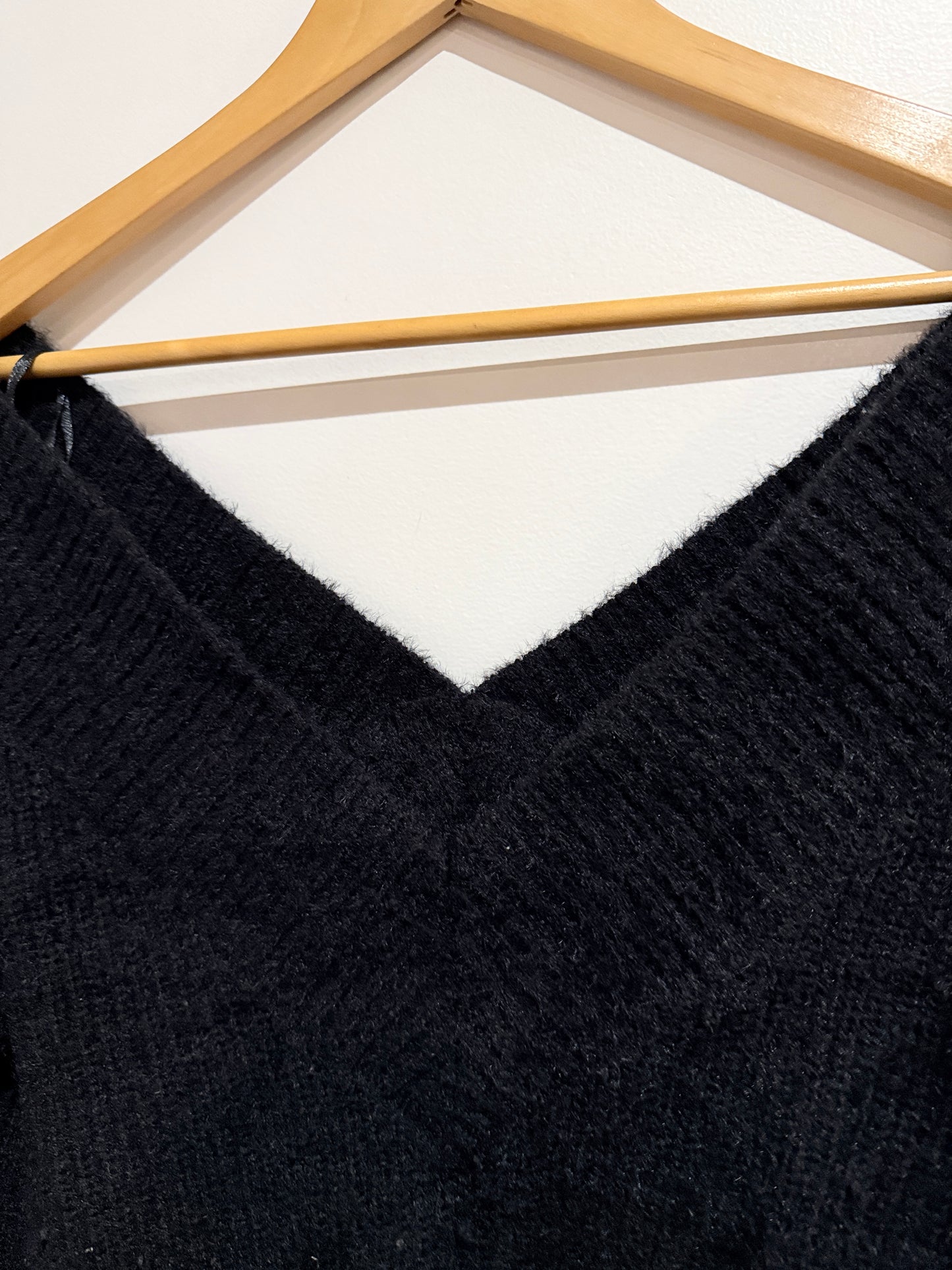 H & M Divided Knit V-neck Sweater Size S