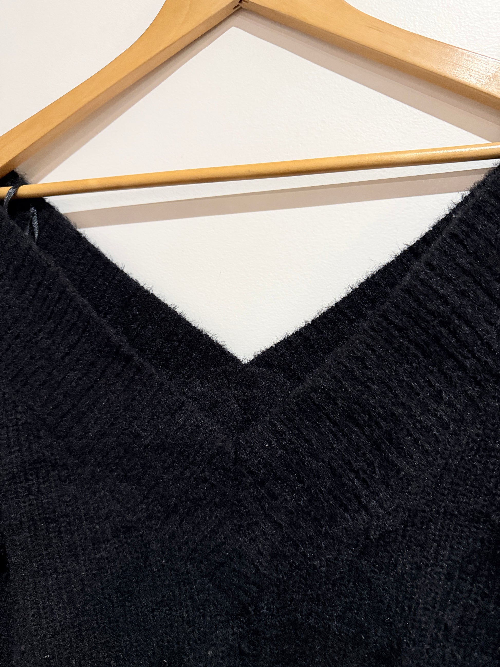 H & M Divided Knit V-neck Sweater Size S