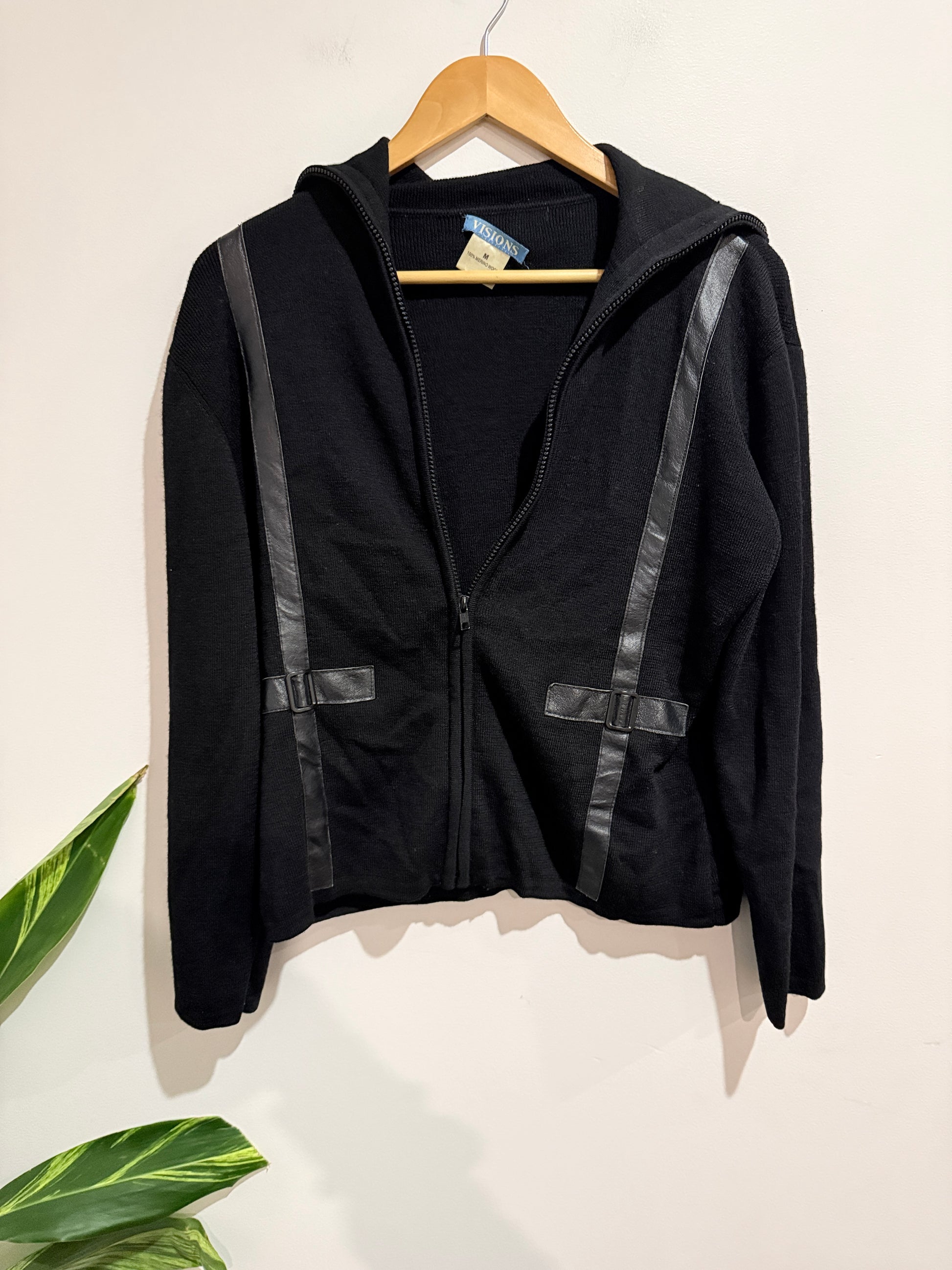 Visions Zip-up Hoodie Size M | U/Arm to U/Arm 55cm