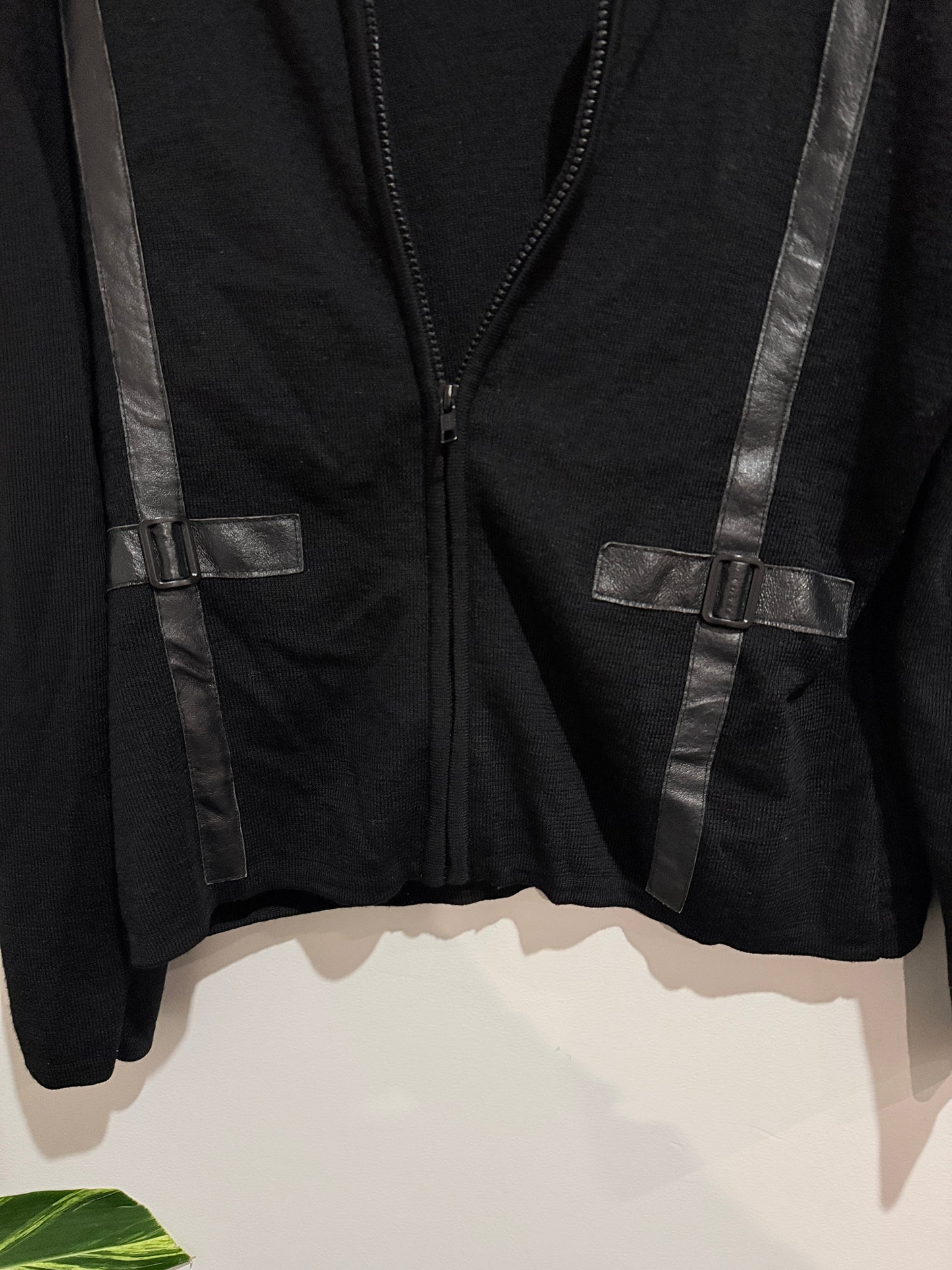 Visions Zip-up Hoodie Size M | U/Arm to U/Arm 55cm