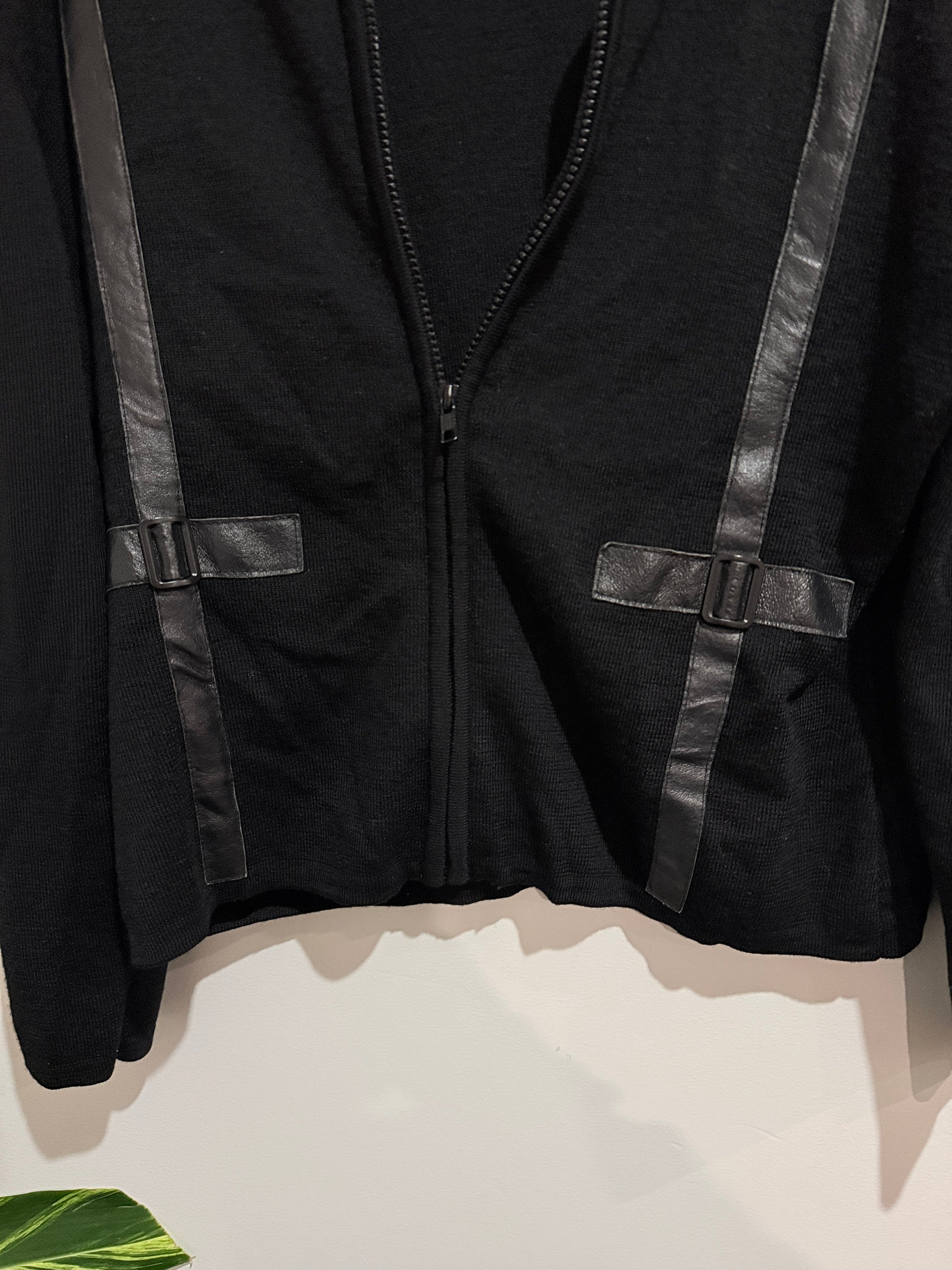 Visions Zip-up Hoodie Size M | U/Arm to U/Arm 55cm