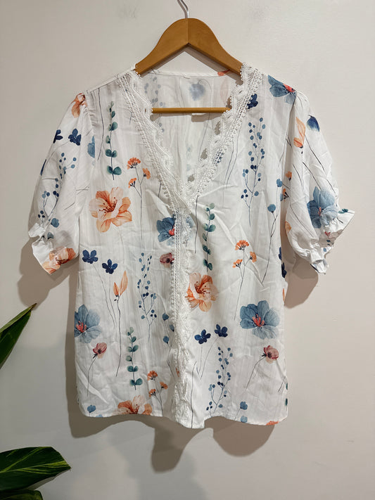 Brand Unknown Floral V-neck Shirt Size U/Arm to U/Arm 57cm