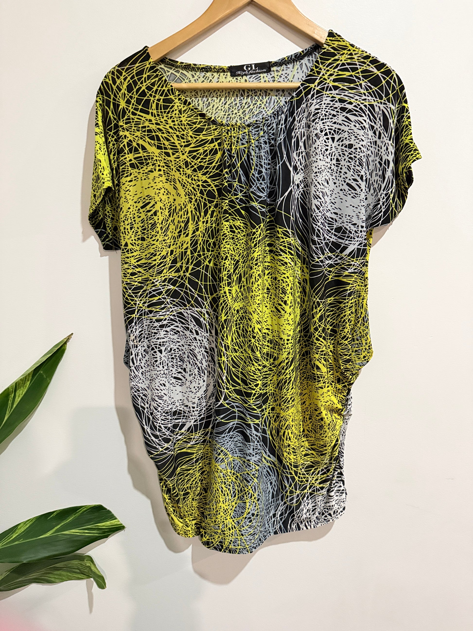 GL Abstract Pattern Top Size U/Arm to U/Arm 50cm