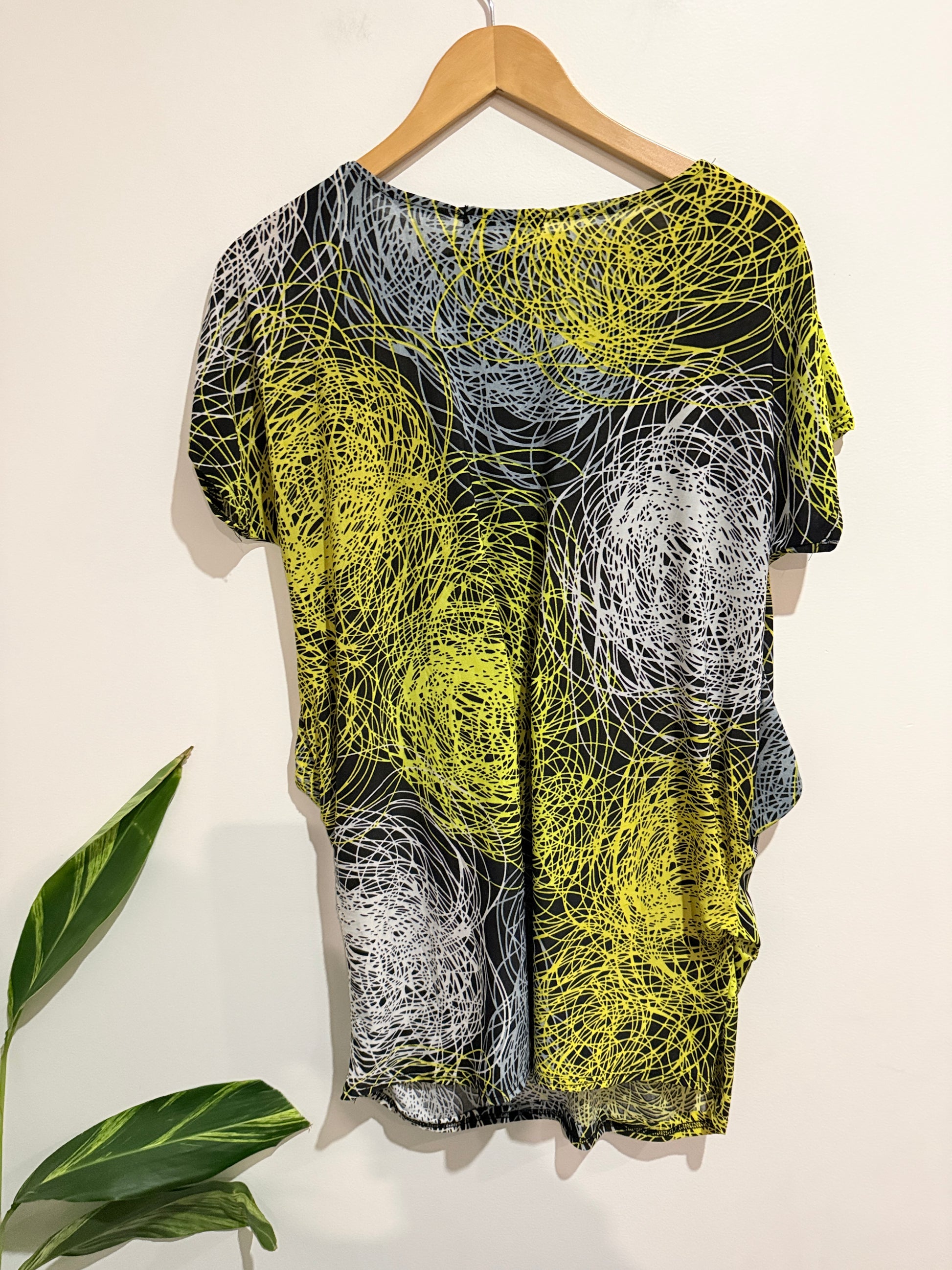 GL Abstract Pattern Top Size U/Arm to U/Arm 50cm